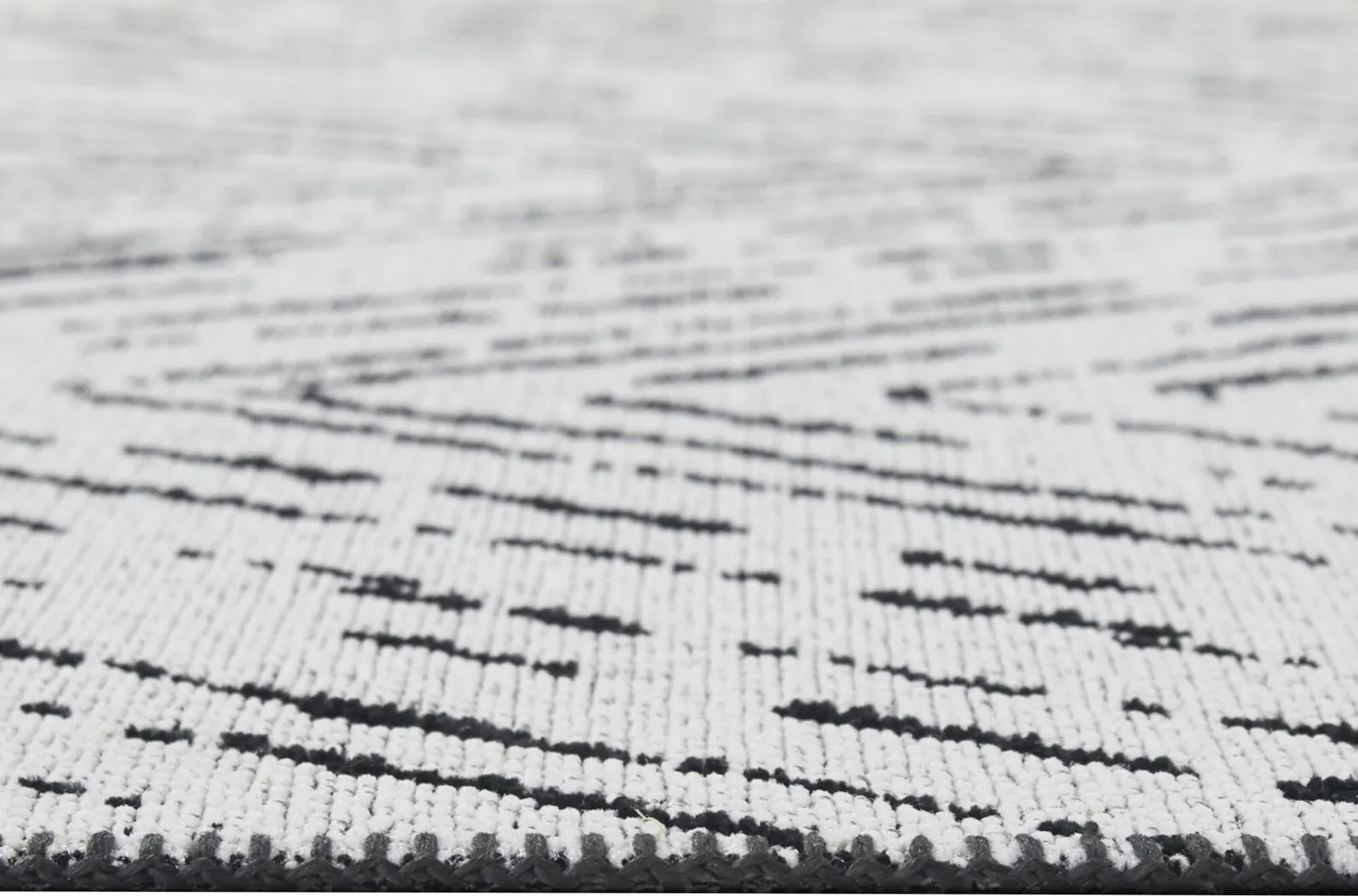 Rhis White 5'3 x 7' Rug - Thumbnail - Image 5