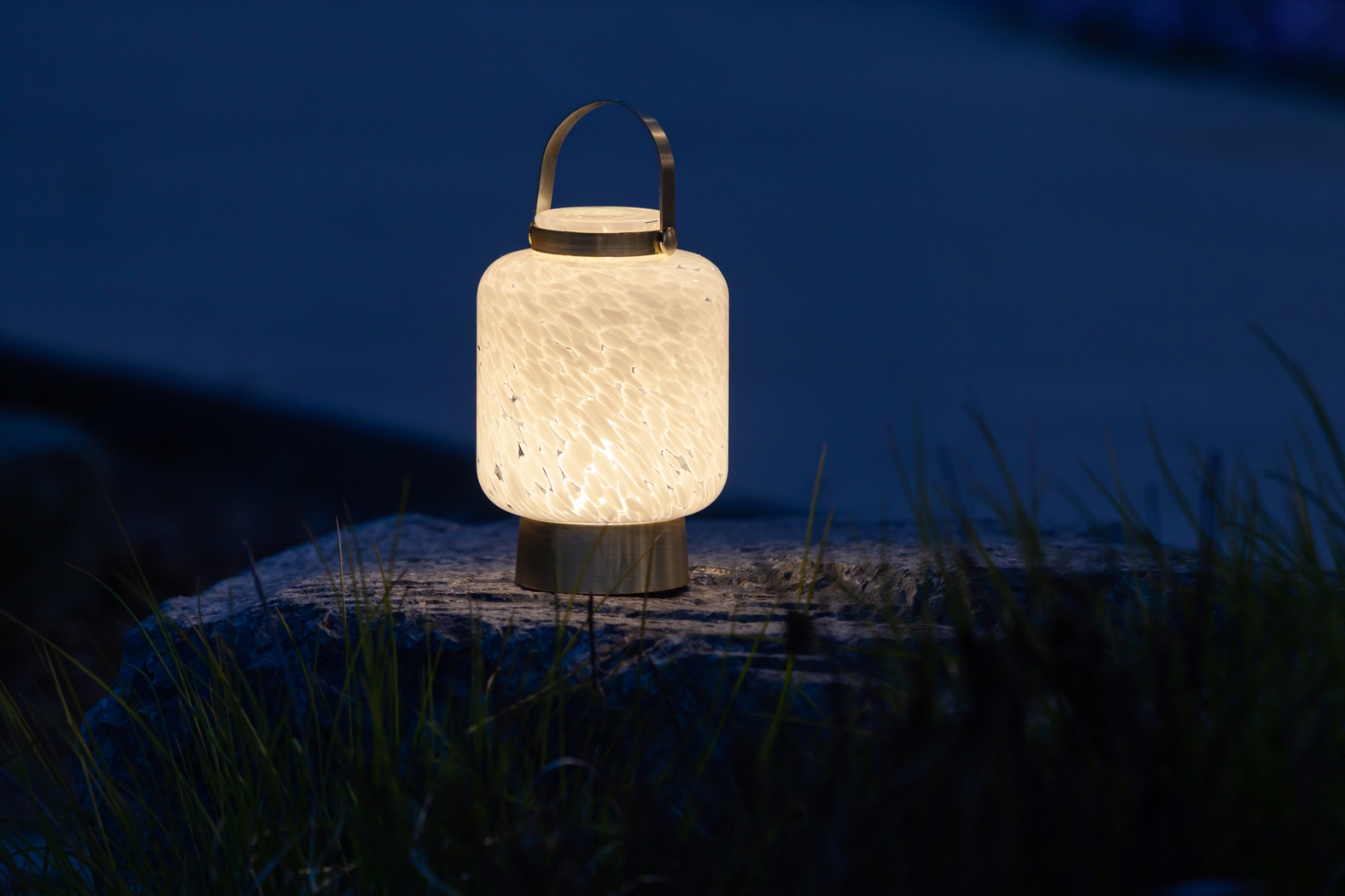 Ricon Isle Indoor/Outdoor White Rechargeable Lantern - Thumbnail - Image 12