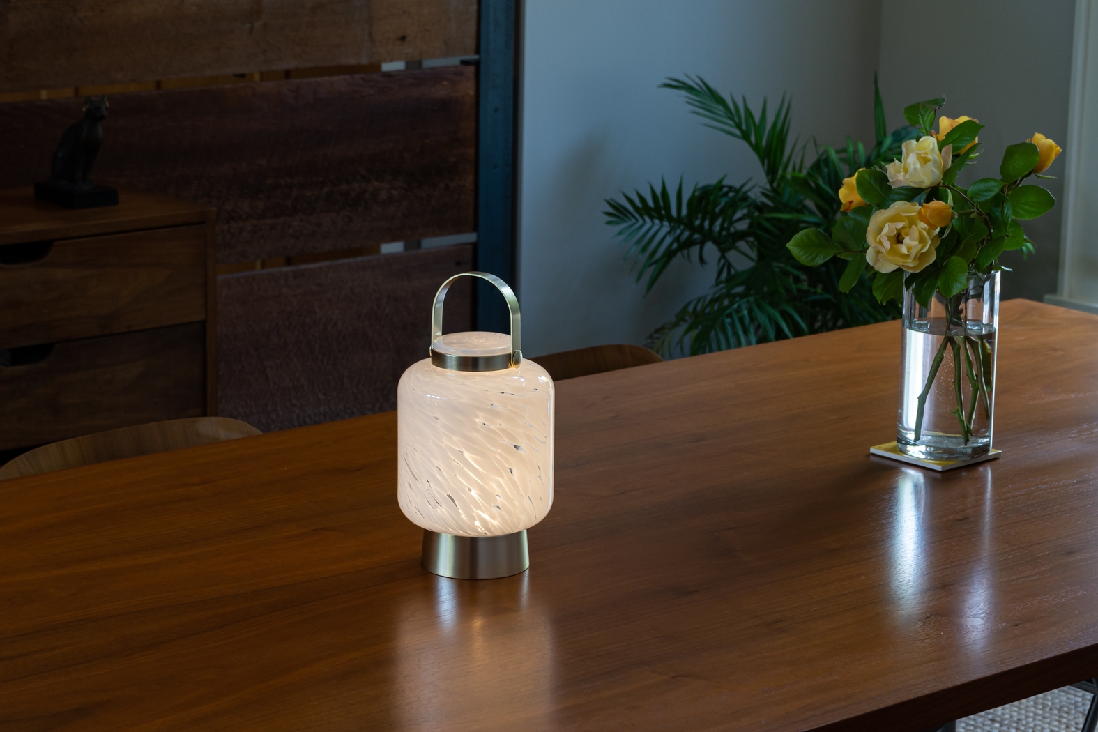 Ricon Isle Indoor/Outdoor White Rechargeable Lantern - Thumbnail - Image 13