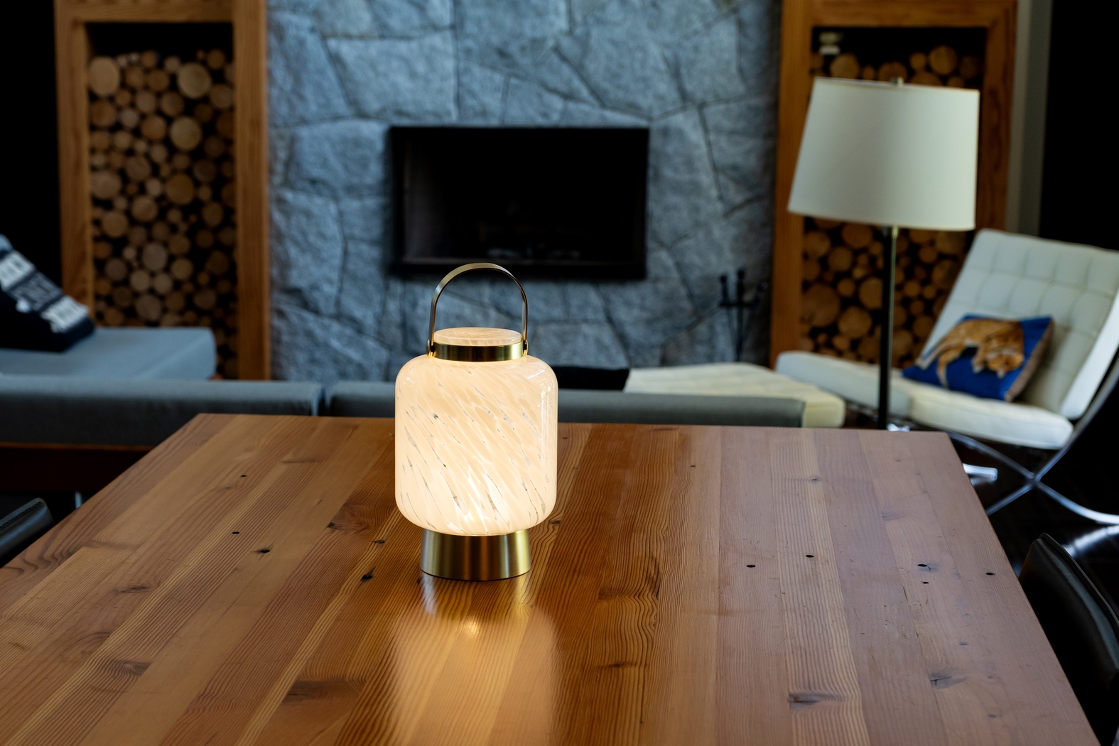 Ricon Isle Indoor/Outdoor White Rechargeable Lantern - Thumbnail - Image 15