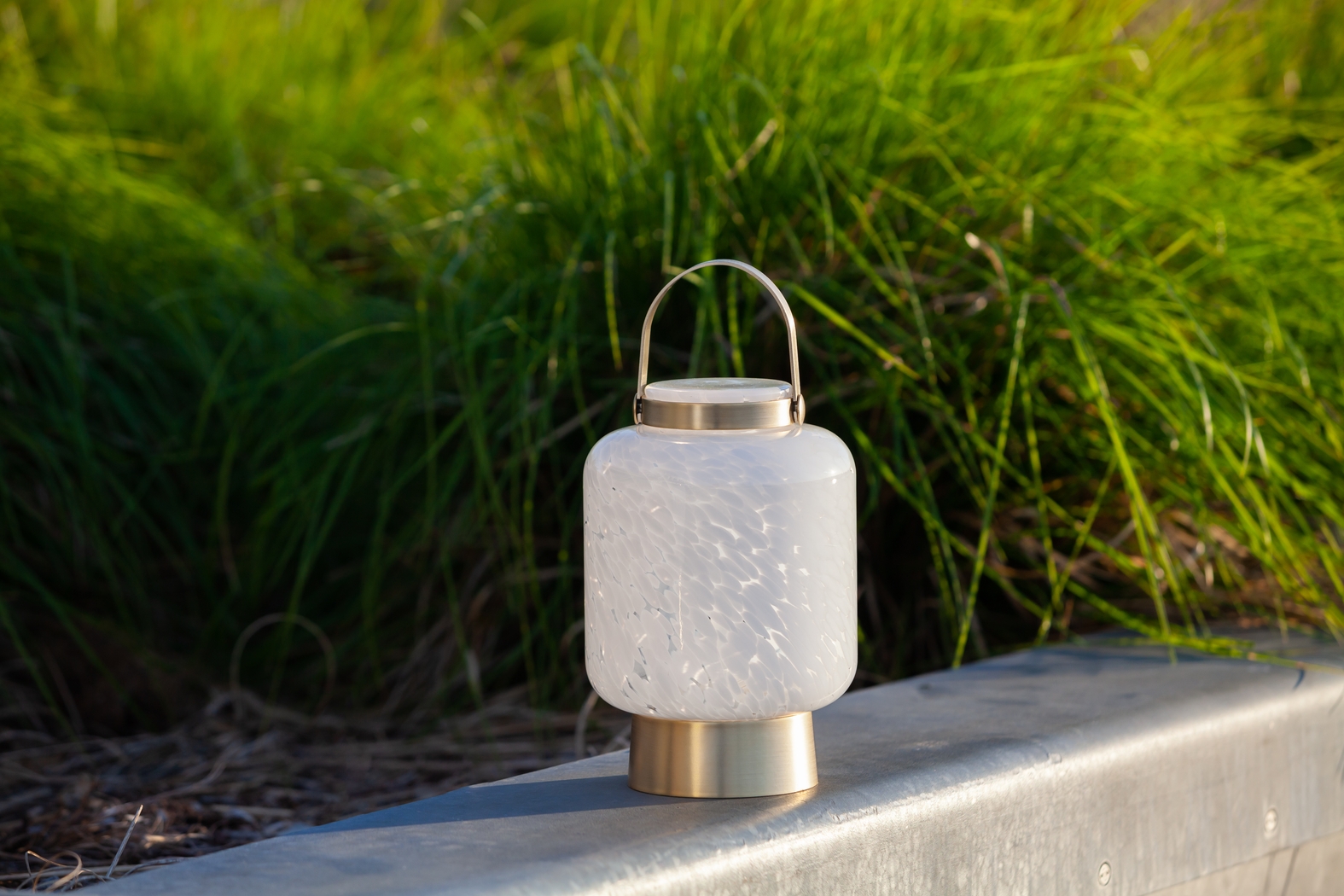 Ricon Isle Indoor/Outdoor White Rechargeable Lantern - Thumbnail - Image 4