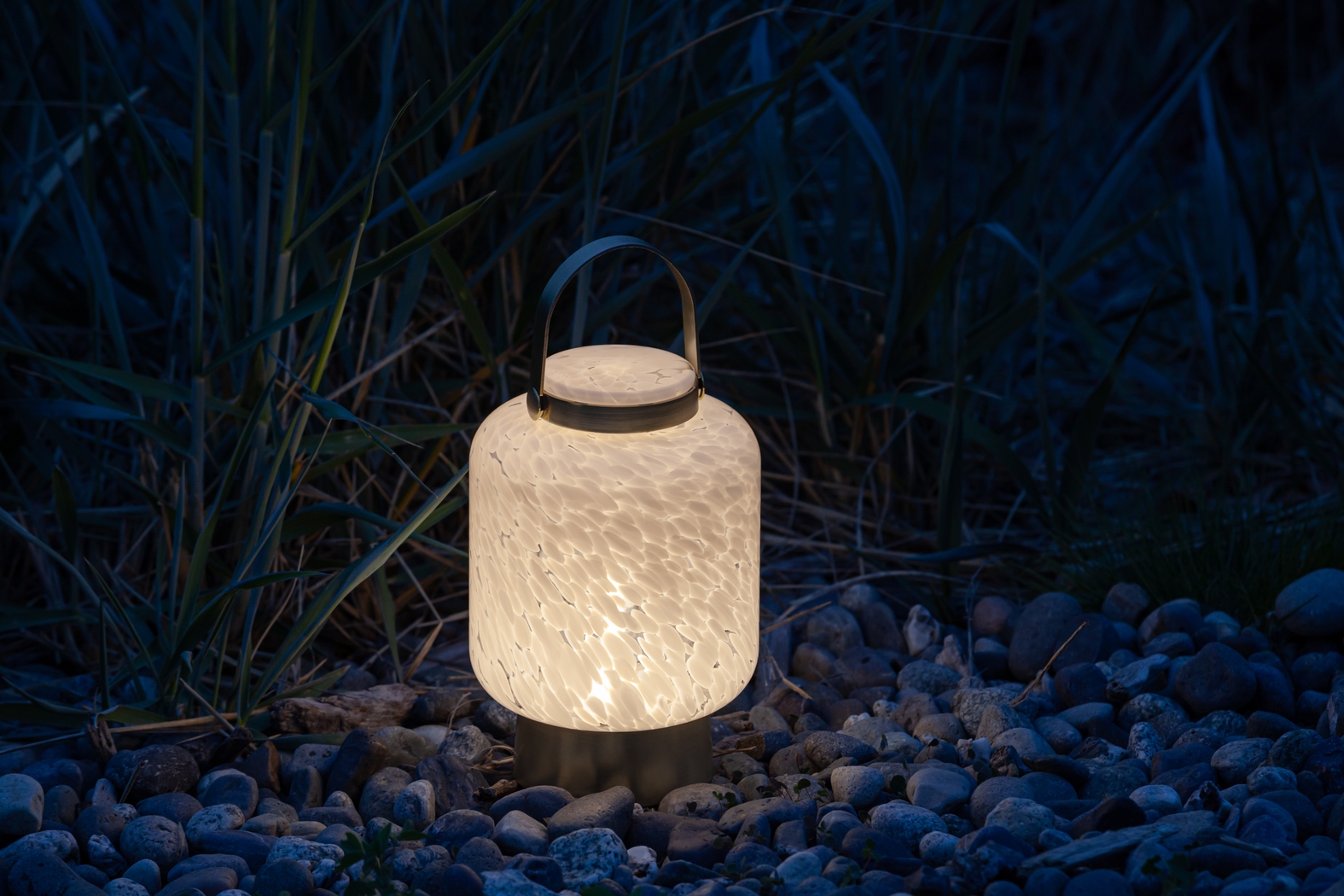 Ricon Isle Indoor/Outdoor White Rechargeable Lantern - Thumbnail - Image 9