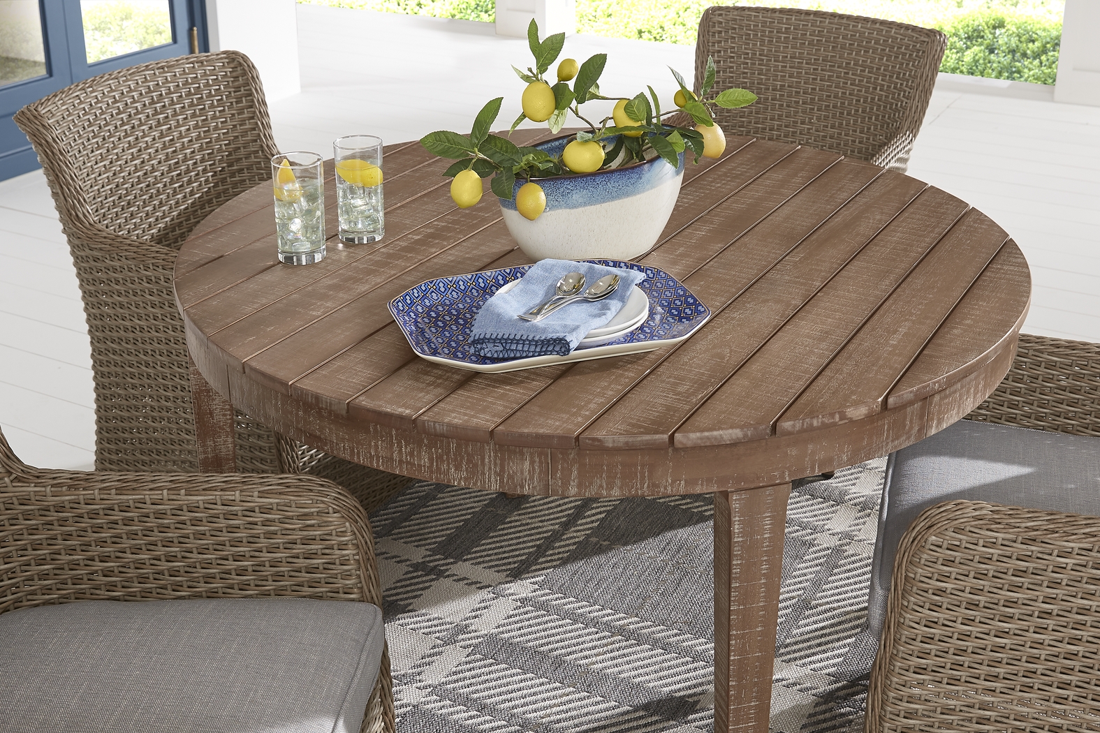 Ridgecrest Natural 5 Pc Round Outdoor Dining Set With Pebble Cushions - Thumbnail - Image 3