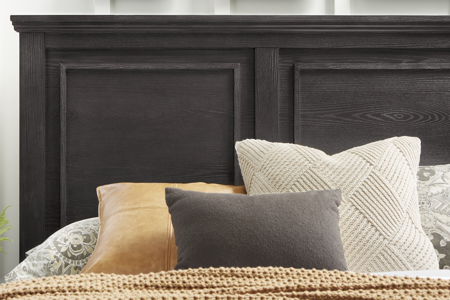 Ridgefield Ebony 5 Pc King Panel Bedroom - Thumbnail - Image 4