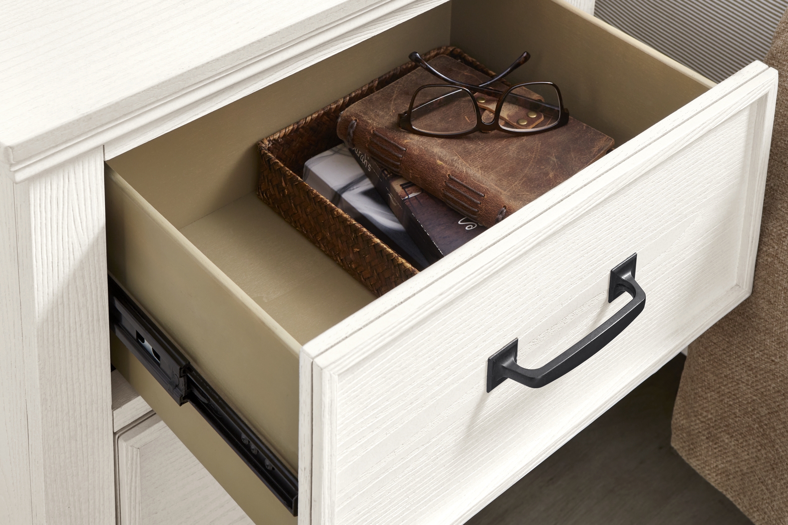 Ridgefield White 5 Pc Queen Panel Bedroom - Thumbnail - Image 8