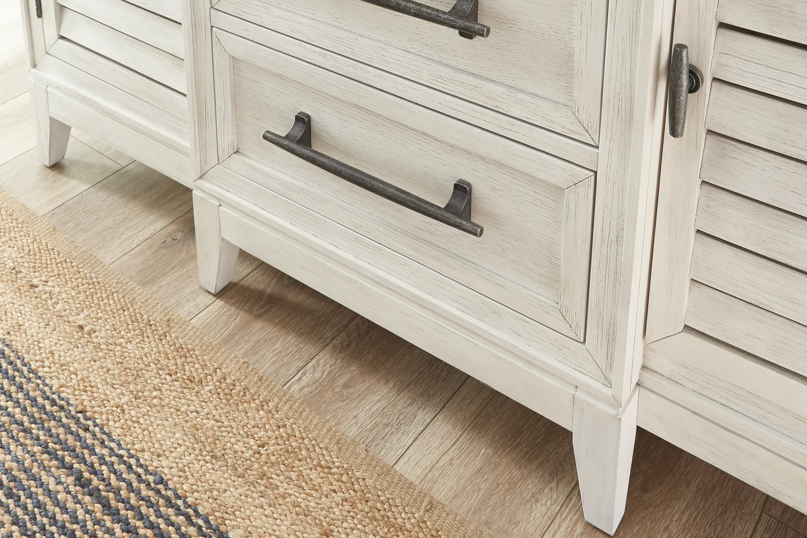 River Falls White 5 Pc Queen Panel Bedroom - Thumbnail - Image 7