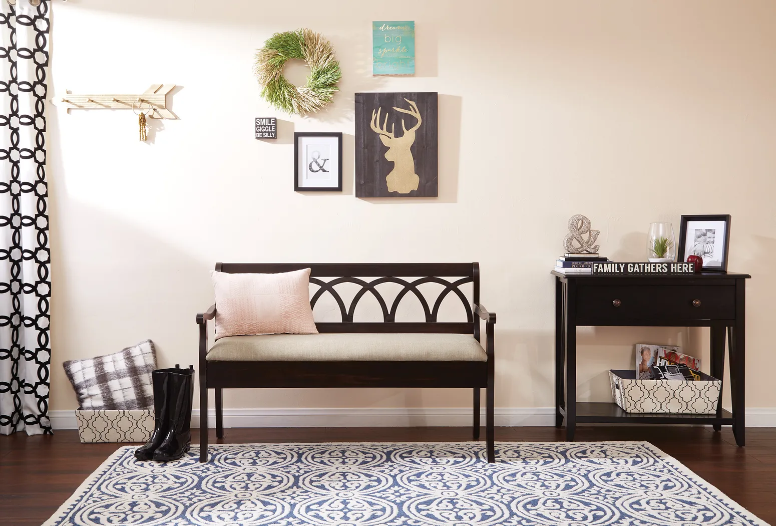 Arhun Black Bench - Thumbnail - Image 2