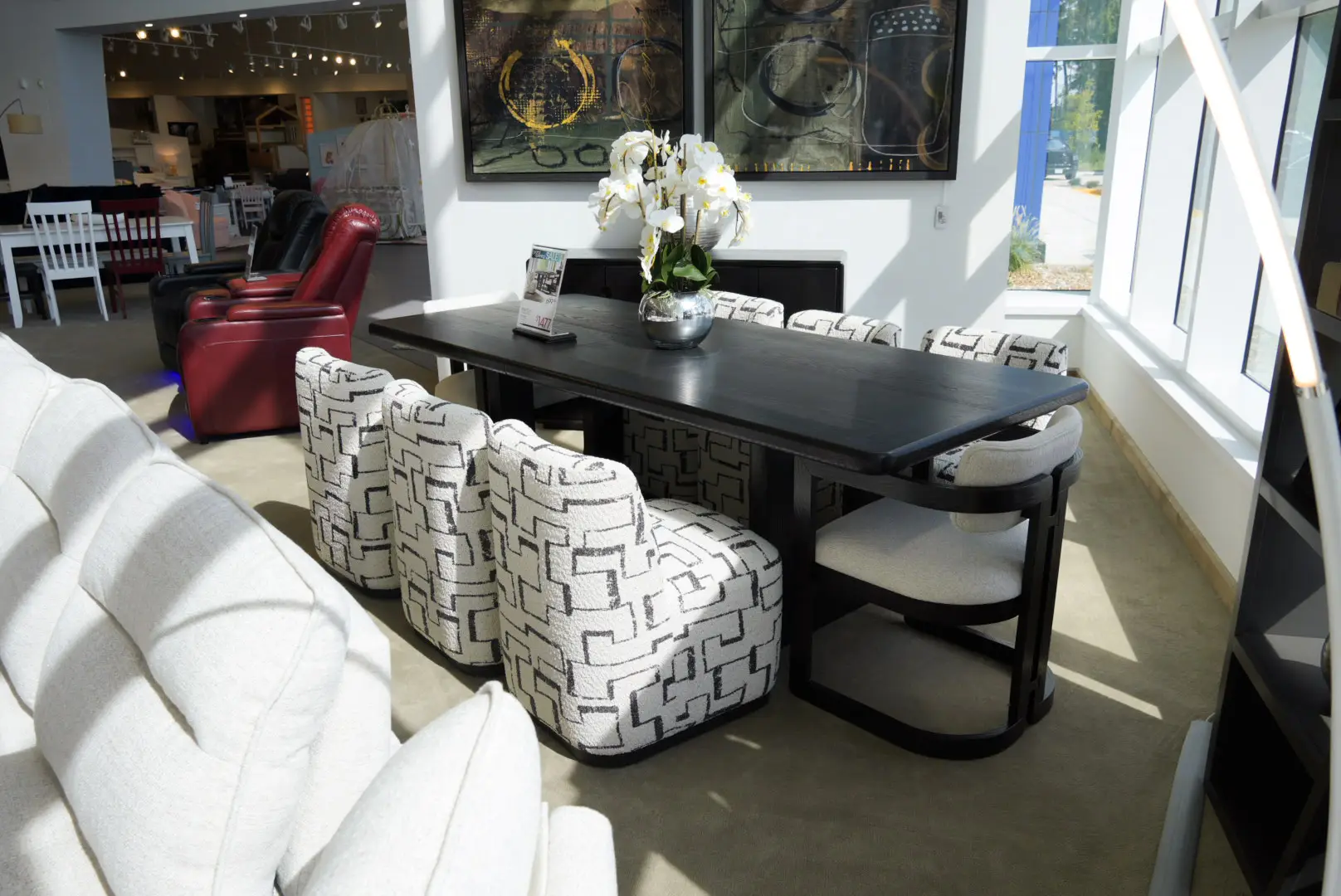 rooms-to-go-conroe-tx-dining-room-table-display.jpg