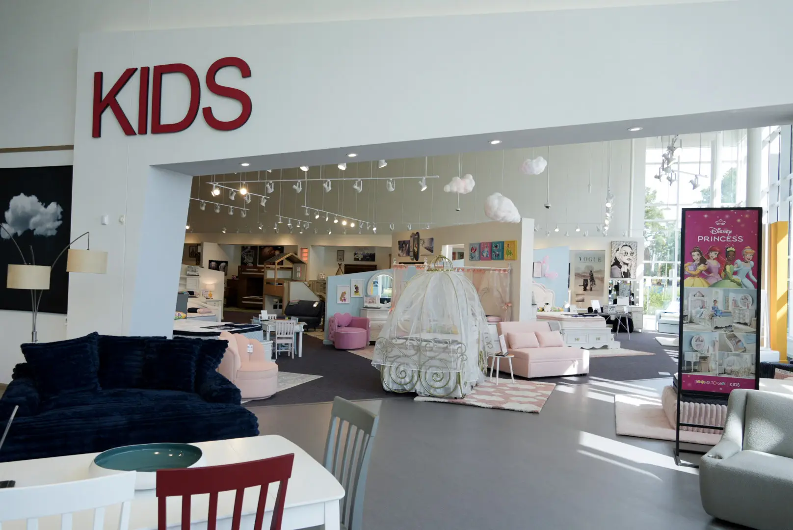 rooms-to-go-conroe-tx-kids-department-entrance-wide.jpg