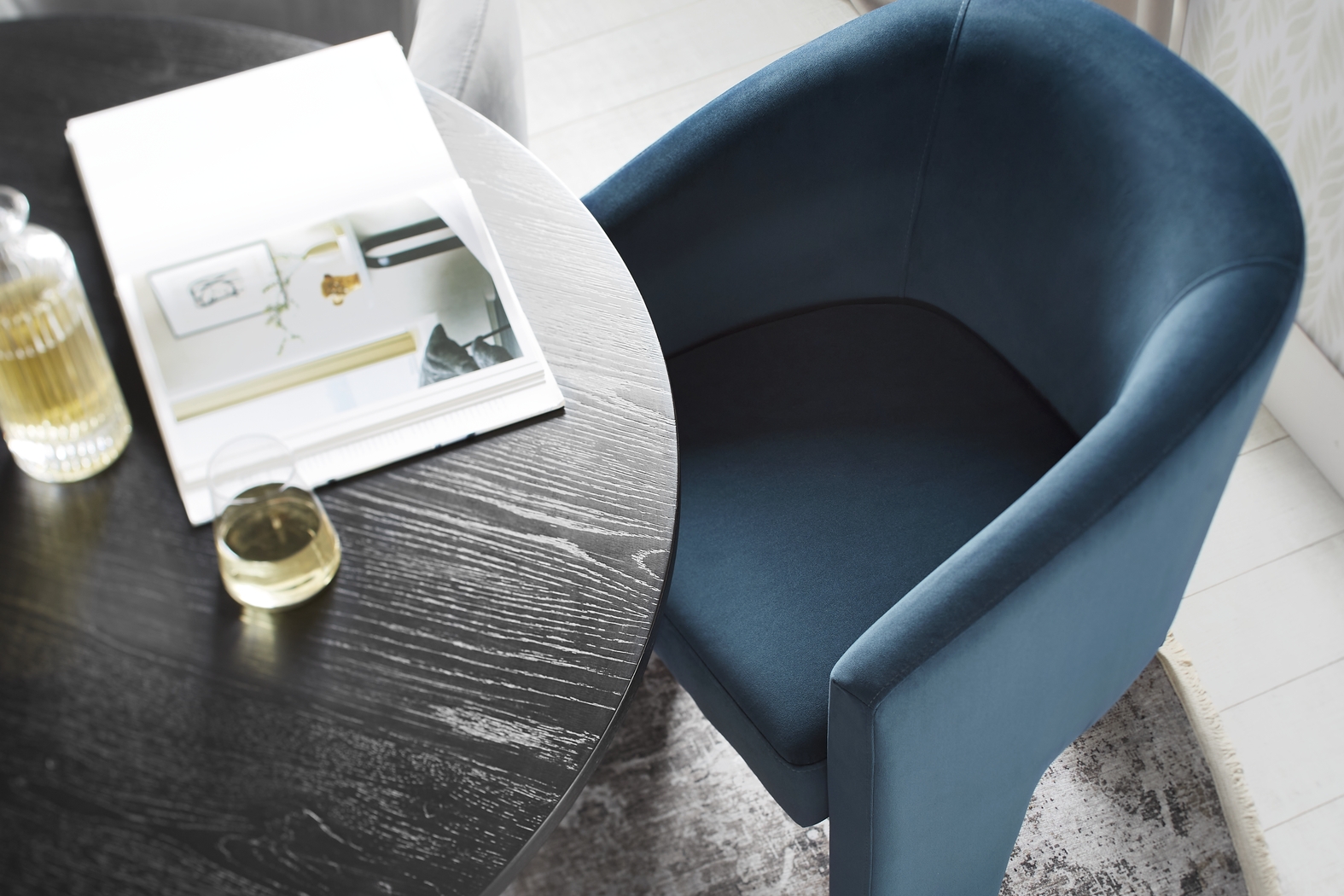 Kendall Black 5 Pc 59" Round Dining Room with Blue Arm Chairs - Thumbnail - Image 6