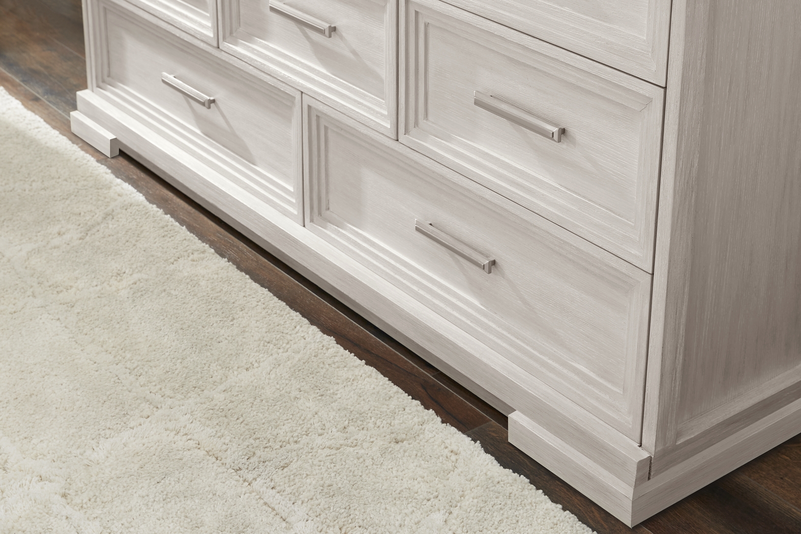 Royal Park Ivory 5 Pc Queen Panel Bedroom - Thumbnail - Image 9