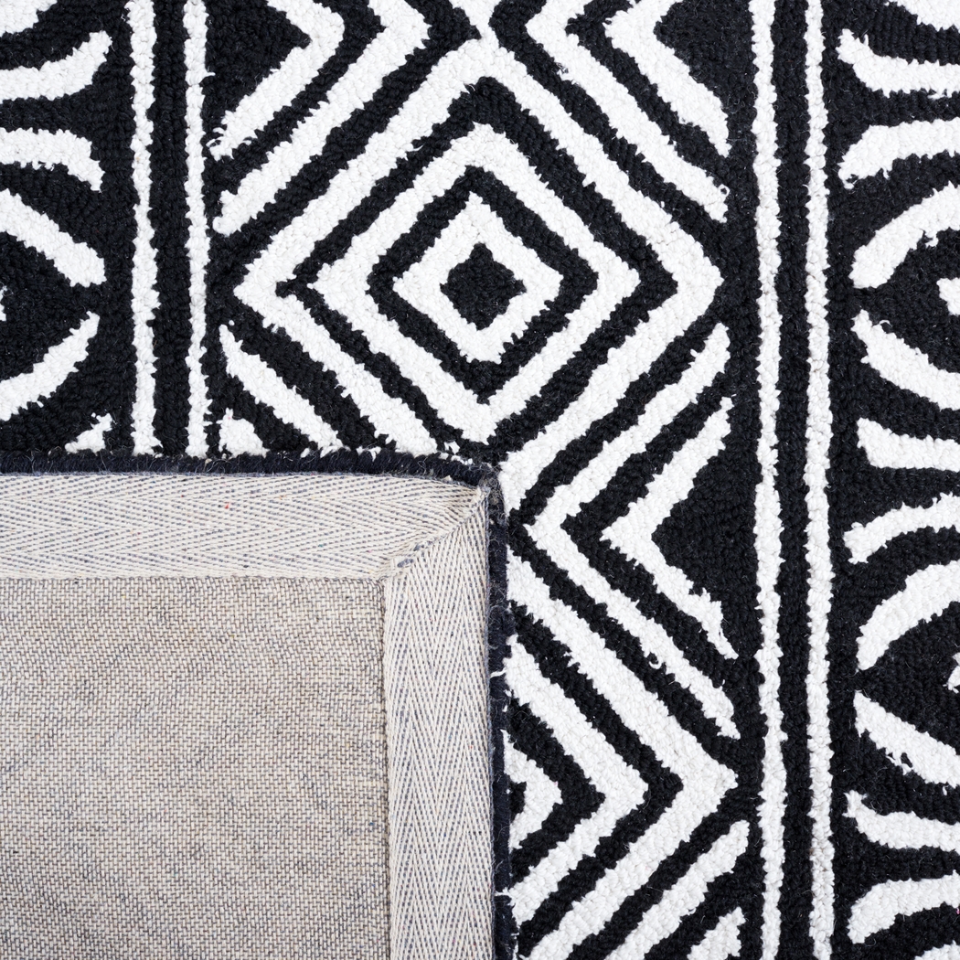 Saku Ivory/Black 8' x 10' Rug - Thumbnail - Image 7