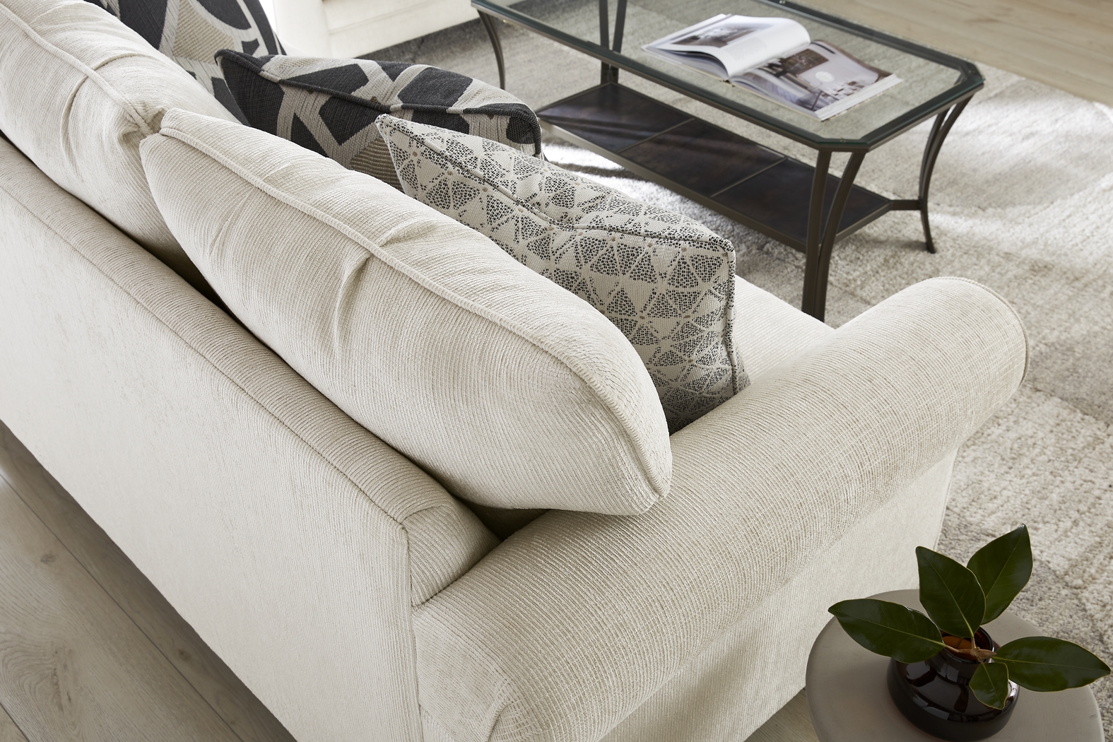 Salgado Beige 7 Pc Living Room with Sleeper Sofa - Thumbnail - Image 4