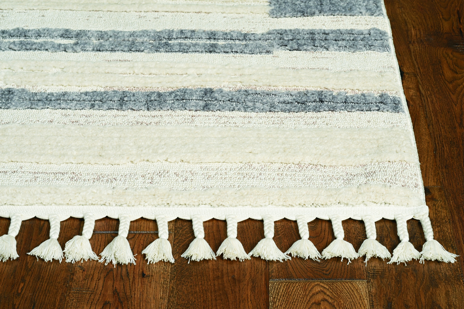 Salissea Gray 5'3 x 7'7 Rug - Thumbnail - Image 3