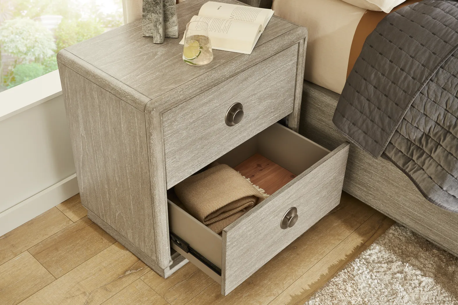 Santa Clarita Light Gray 7 Pc Queen Upholstered Bedroom - Thumbnail - Image 10