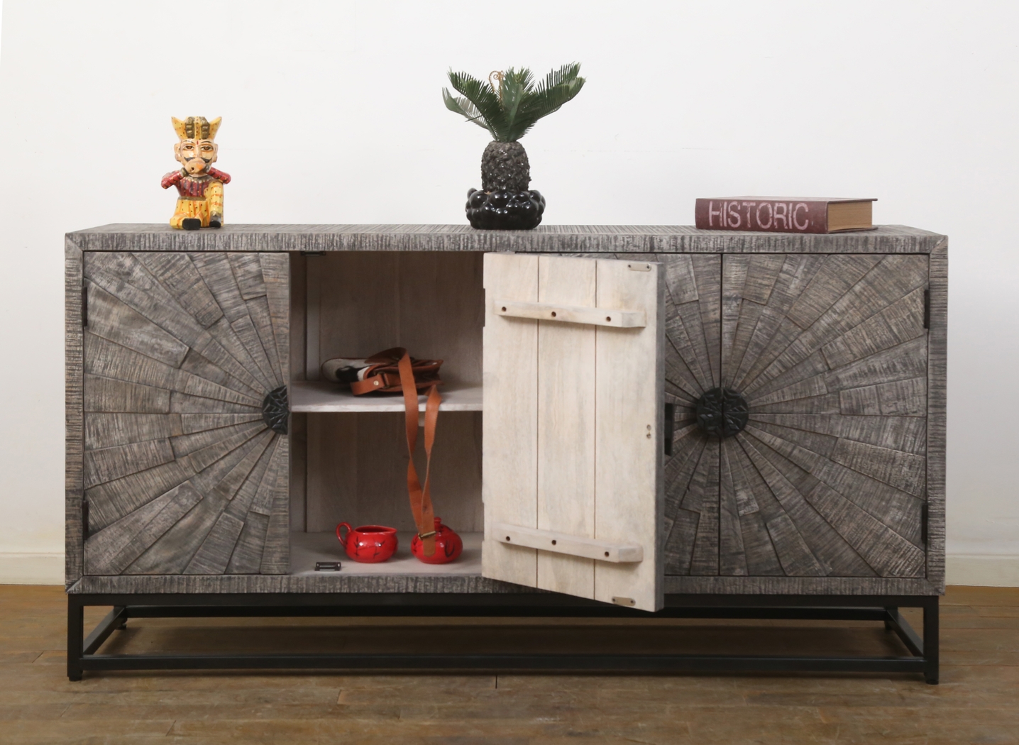 Saulter Gray Sideboard - Thumbnail - Image 3