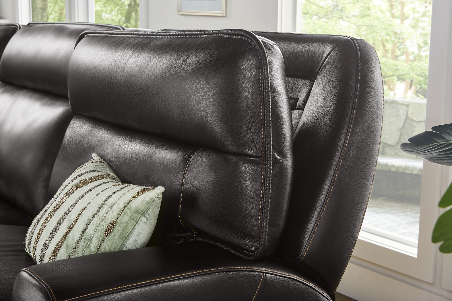 Scarborough Black Leather 6 Pc Dual Power Reclining Sectional Living Room - Thumbnail - Image 5