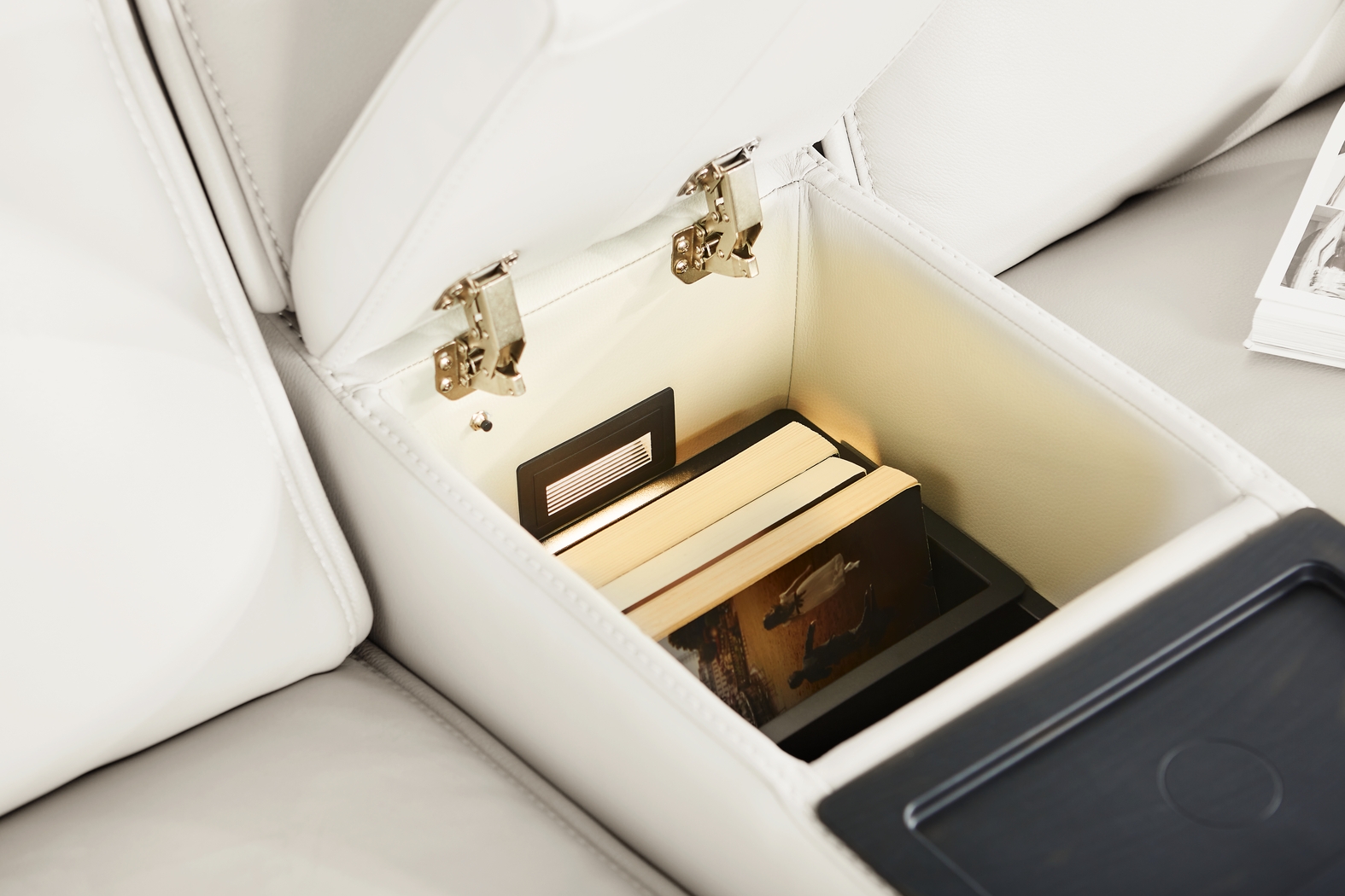 Scarborough White Leather 8 Pc Dual Power Reclining Living Room - Thumbnail - Image 8