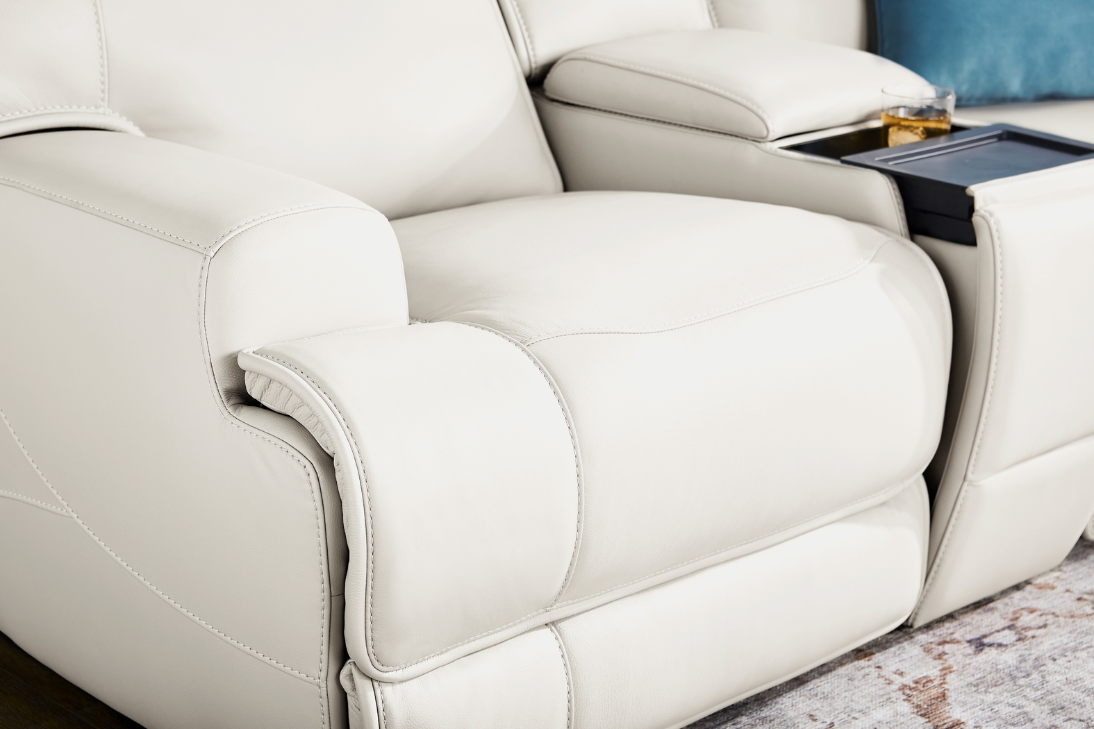 Scarborough White Leather 8 Pc Dual Power Reclining Living Room - Thumbnail - Image 9