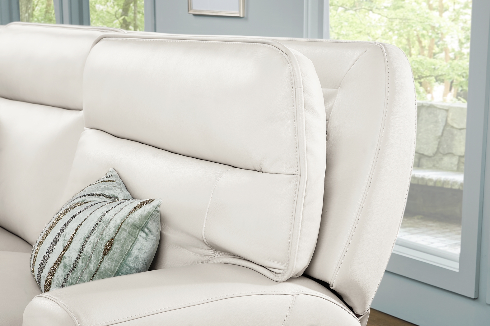 Scarborough White Leather 8 Pc Dual Power Reclining Living Room - Thumbnail - Image 14