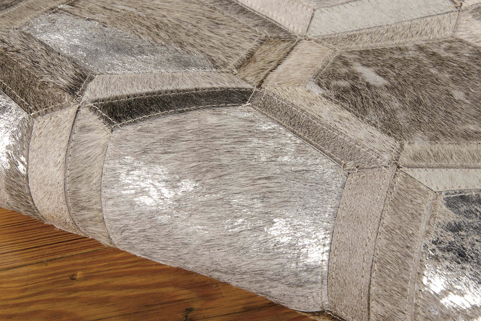 Schimmer Silver 5'3 x 7'5 Rug - Thumbnail - Image 3