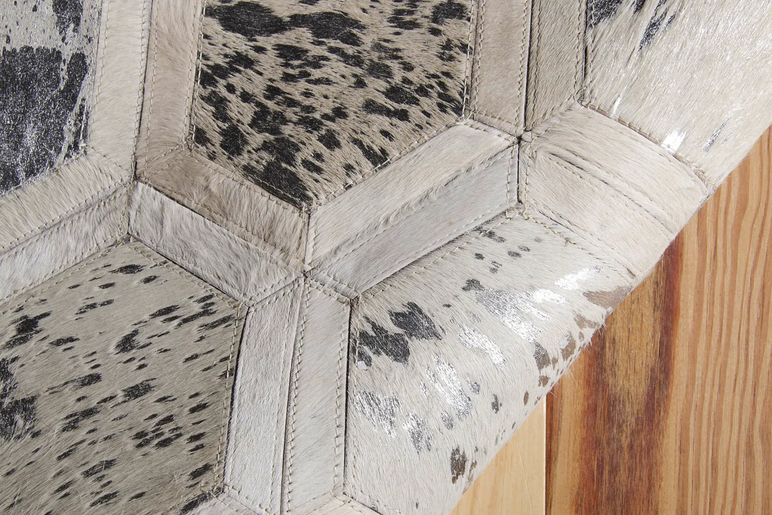 Schimmer White 5'3 x 7'5 Rug - Thumbnail - Image 2