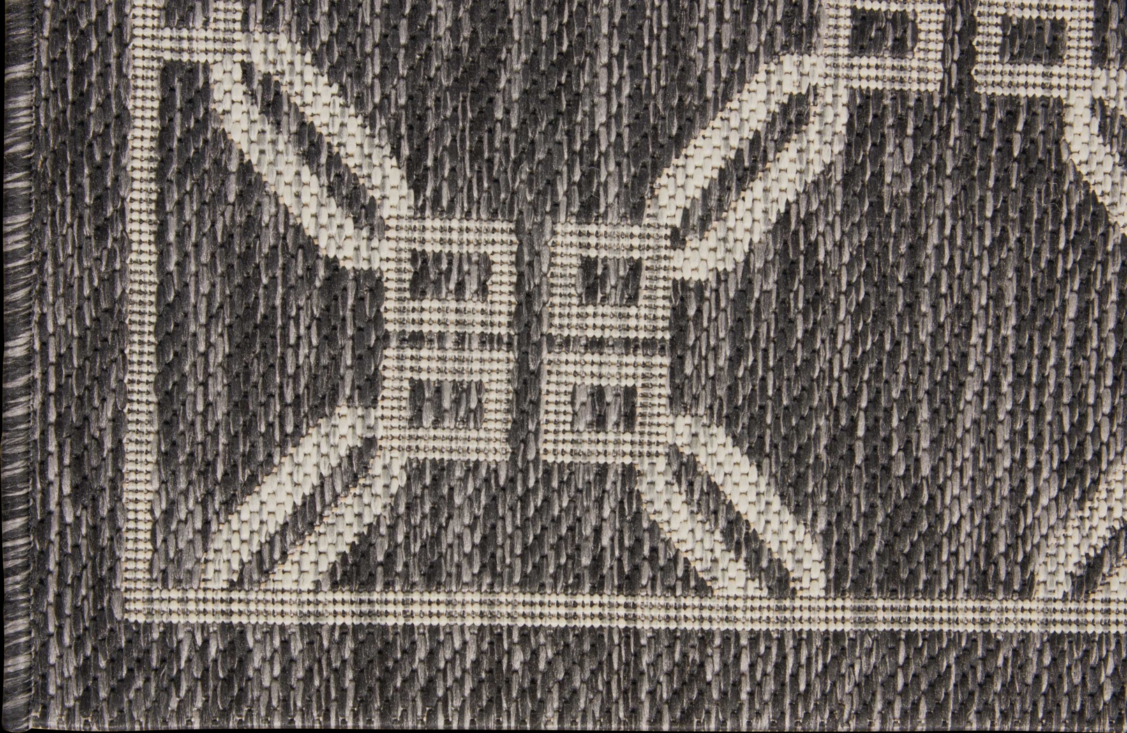 Selia Charcoal 5' x 7' Indoor/Outdoor Rug - Thumbnail - Image 4