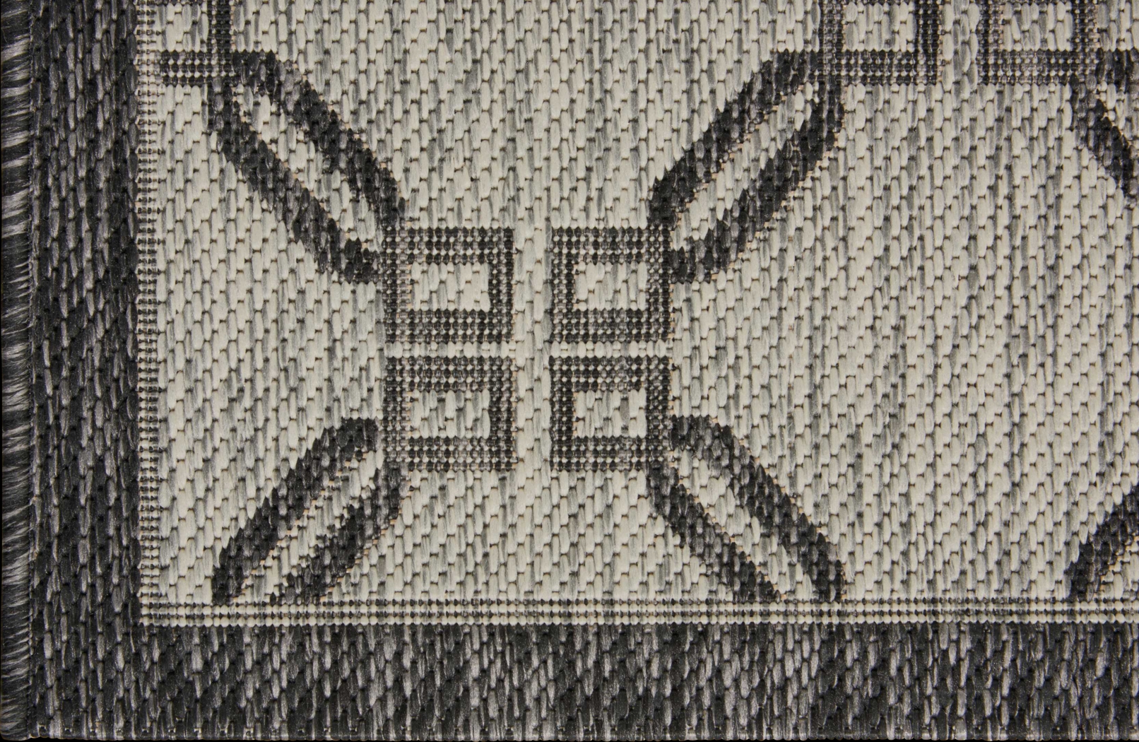 Selia Ivory 5' x 7' Indoor/Outdoor Rug - Thumbnail - Image 3