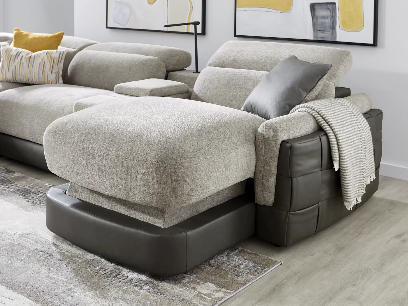 Seneca Falls Gray 7 Pc Dual Power Sectional - Image 5