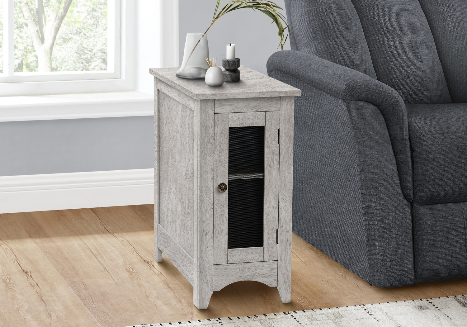 Serin Gray End Table - Thumbnail - Image 3