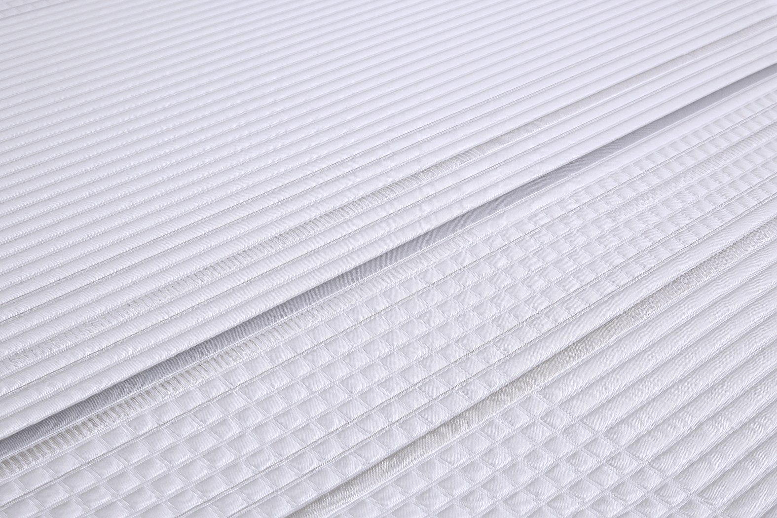 Serta iComfort Limited Edition Queen Mattress Set - Thumbnail - Image 4