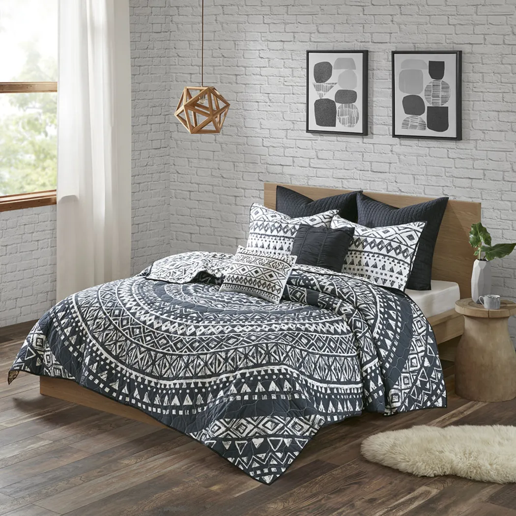 Shamilar Black 7 Pc Full/Queen Coverlet Set - Thumbnail - Image 1