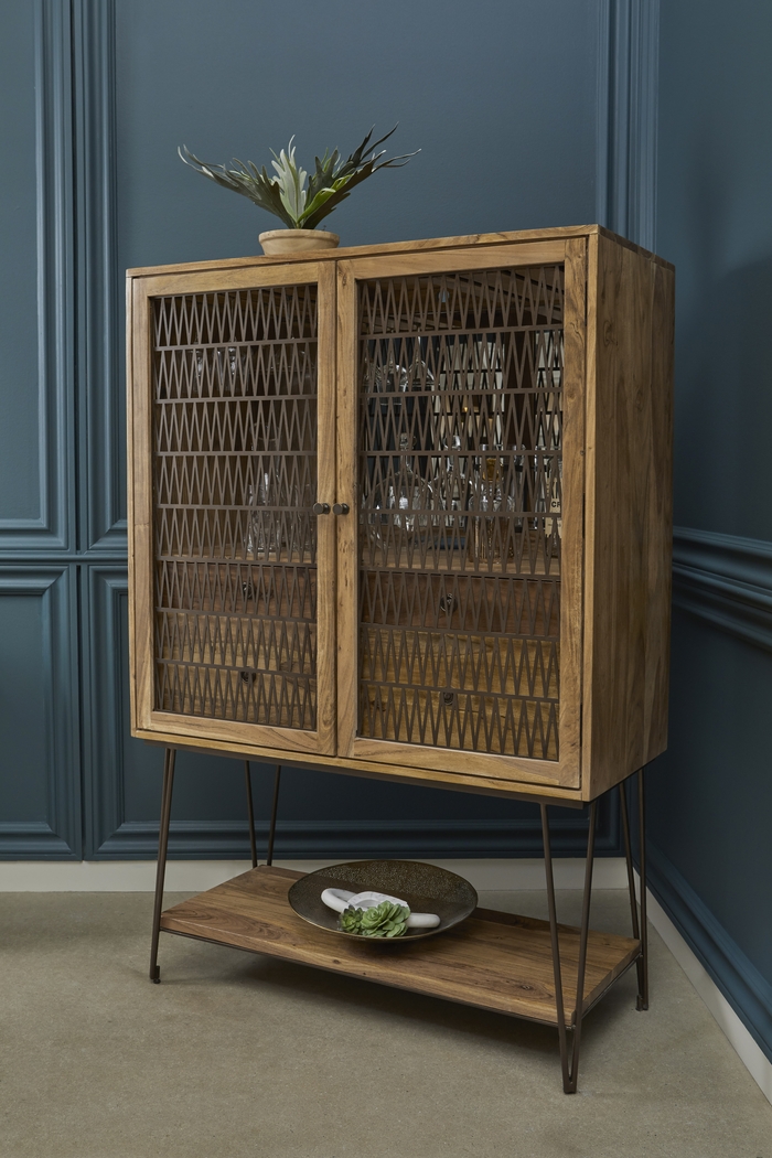 Sharview Natural Bar Cabinet - Thumbnail - Image 2