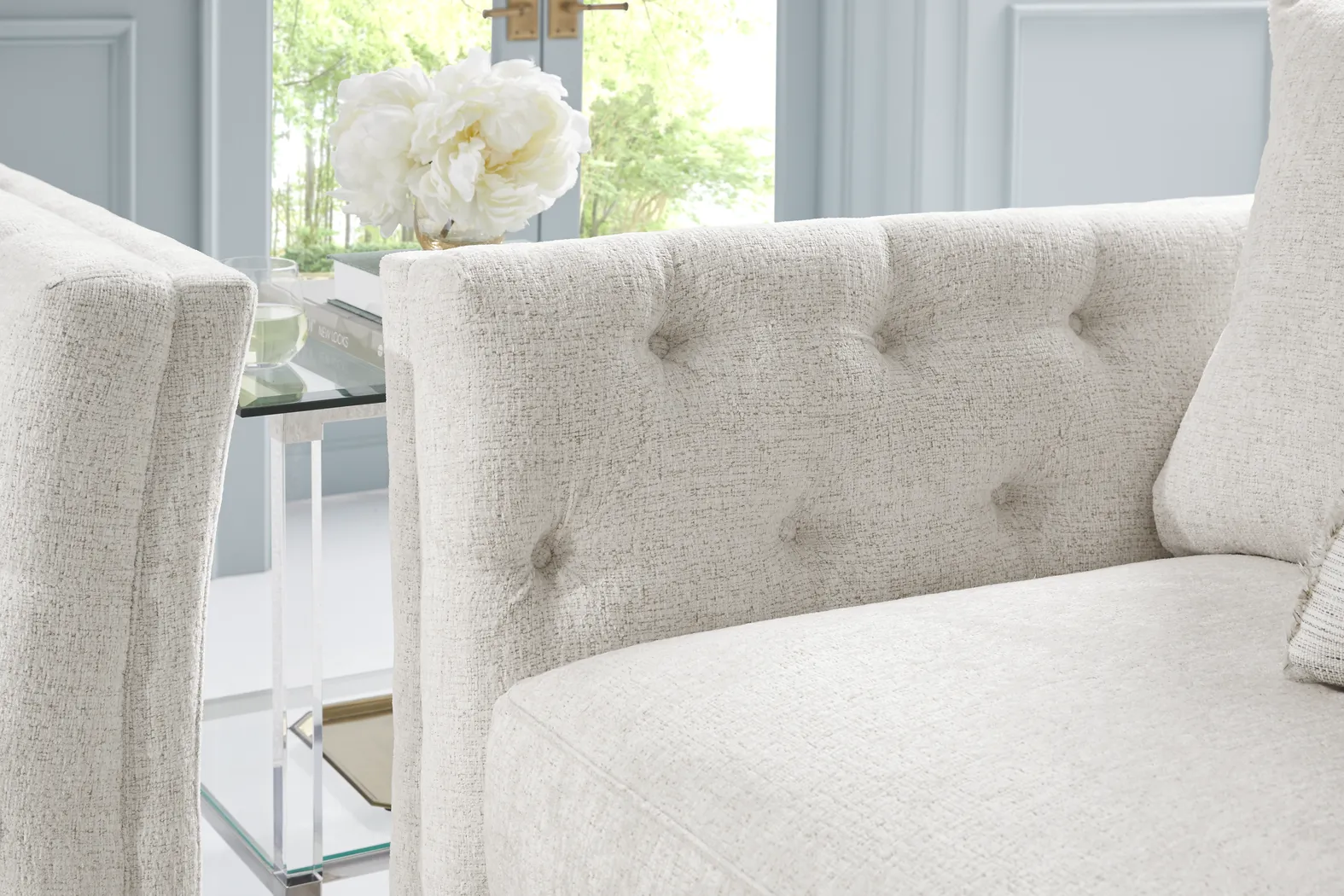 Shelton Ivory 8 pc Living Room with Gel Foam Sleeper - Thumbnail - Image 8