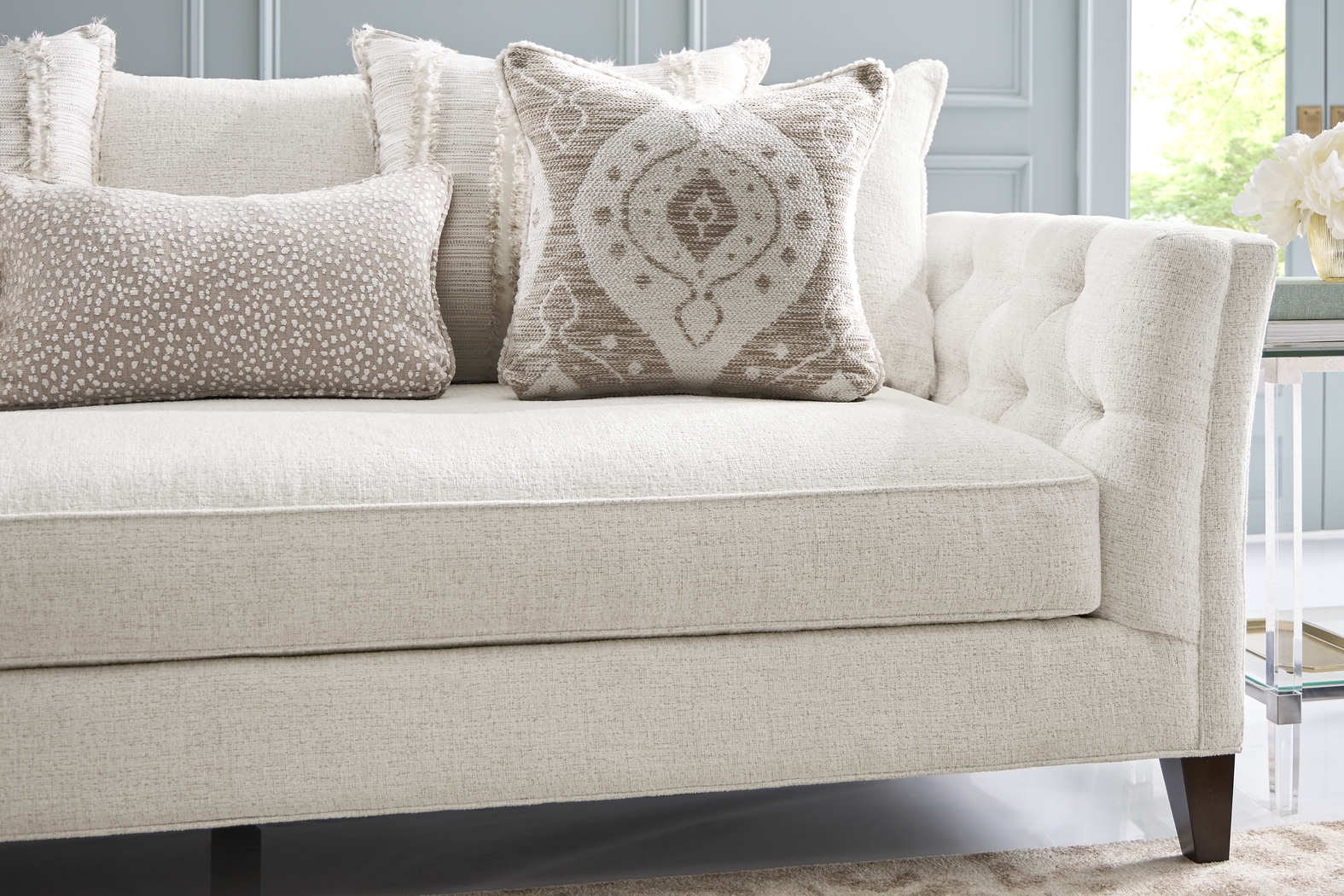 Shelton Ivory 7 pc Living Room with Sleeper - Thumbnail - Image 4