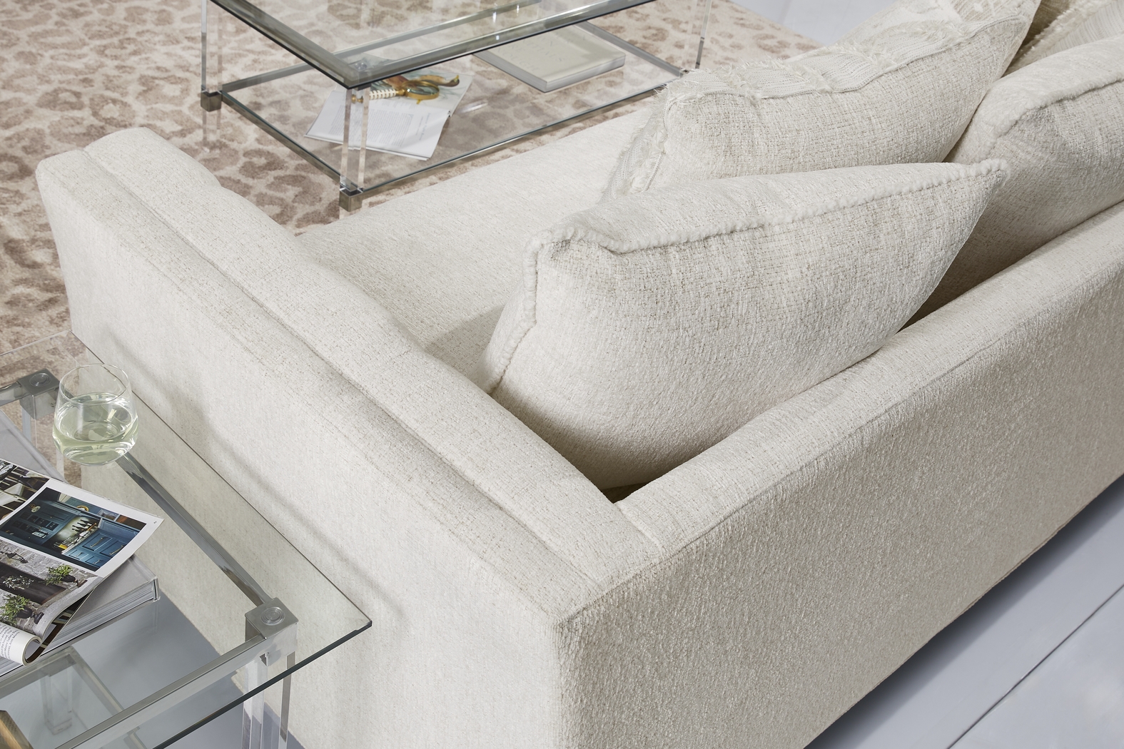 Shelton Ivory 7 pc Living Room with Sleeper - Thumbnail - Image 6