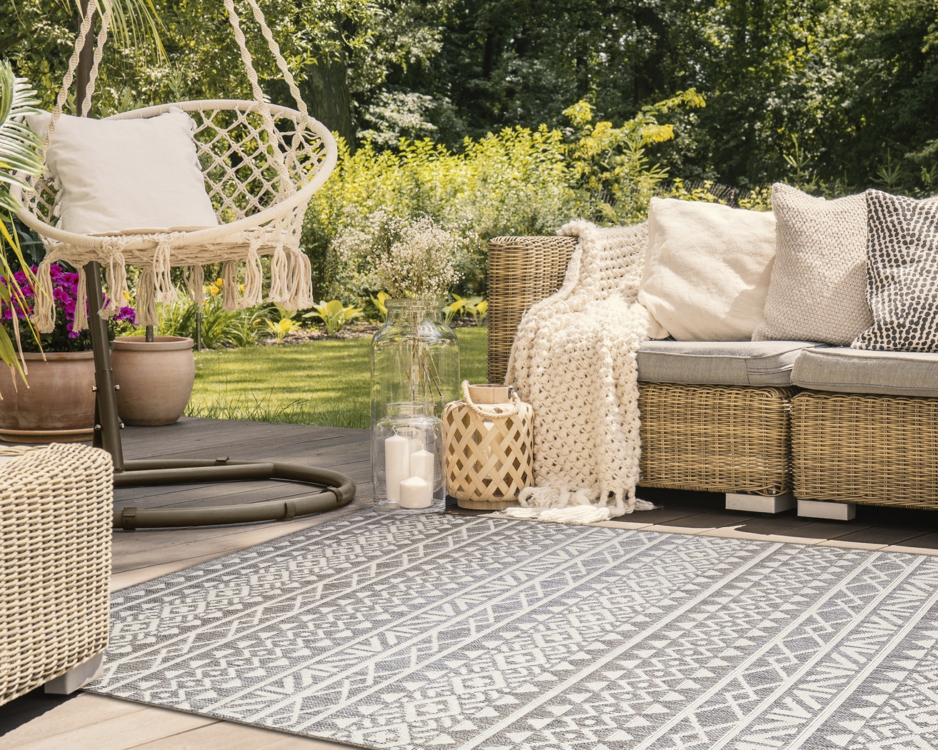 Sherrich Gray 7'10 x 9'10 Indoor/Outdoor Rug - Thumbnail - Image 5