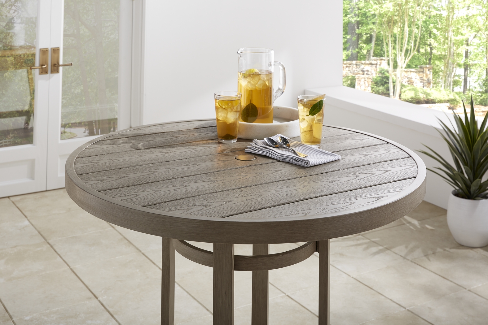 Siesta Key Gray 3 Pc 30" Round Balcony Height Outdoor Dining Set - Thumbnail - Image 3