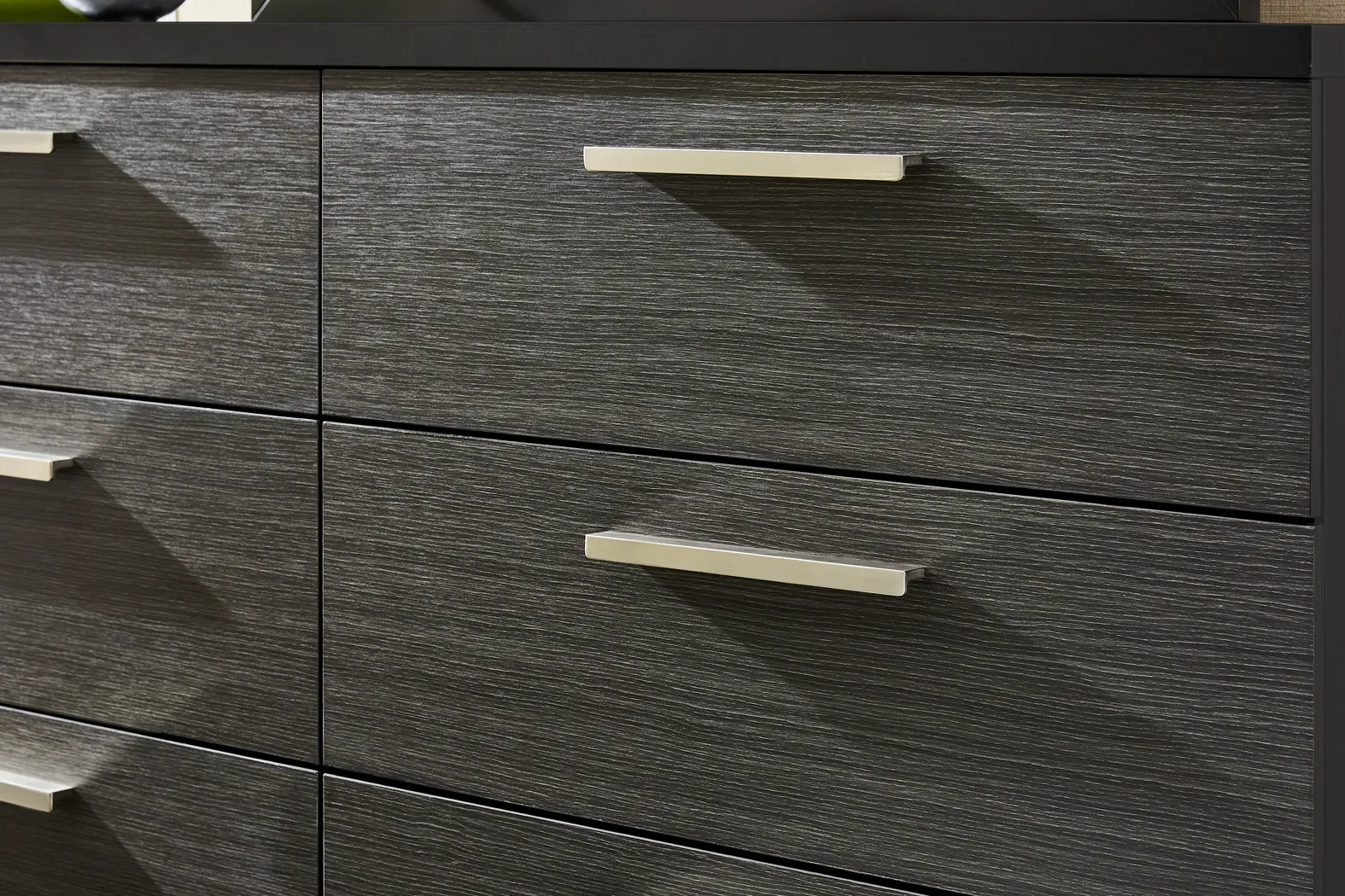 Silverchase Dark Brown 5 Pc Queen Panel Bedroom - Thumbnail - Image 9