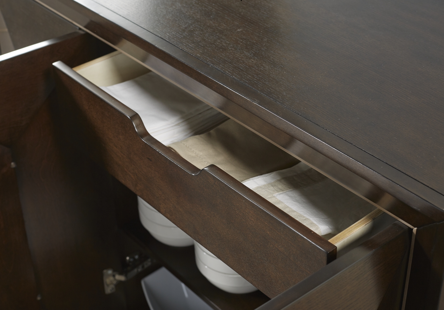 Cambrian Court Brown Server - Thumbnail - Image 3