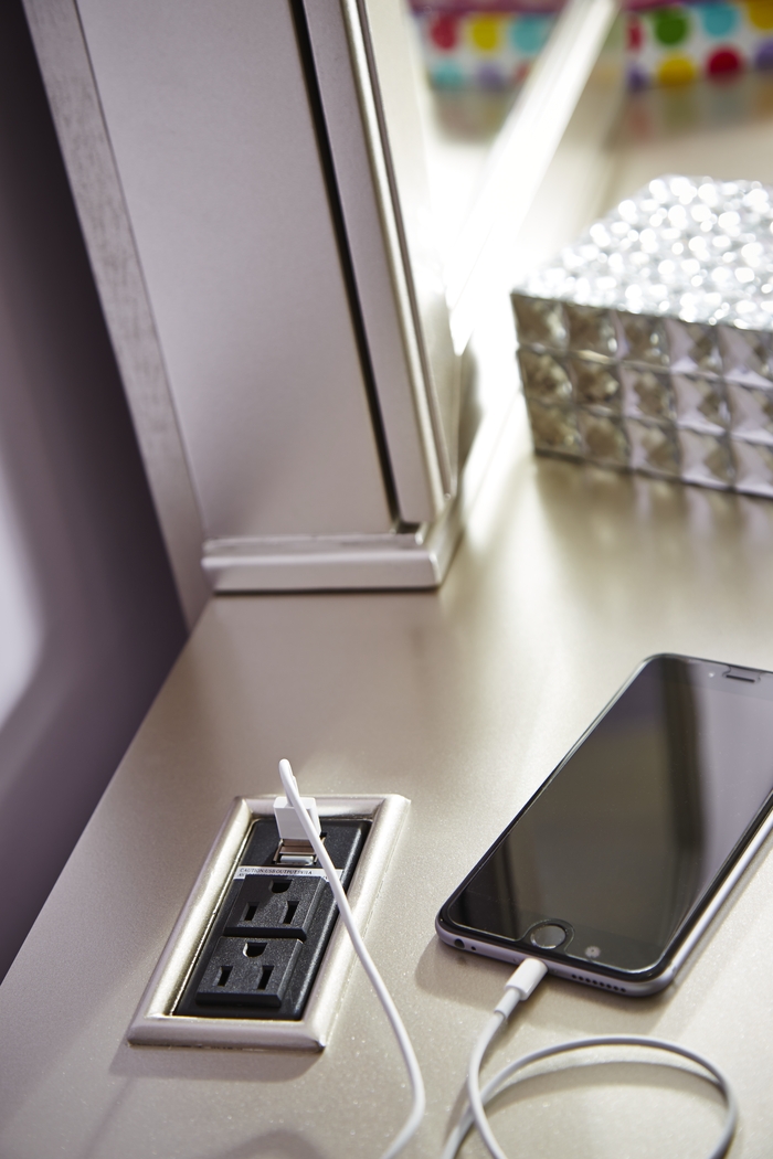 Kids Petit Paris Champagne Vanity, Mirror and Stool Set - Thumbnail - Image 3