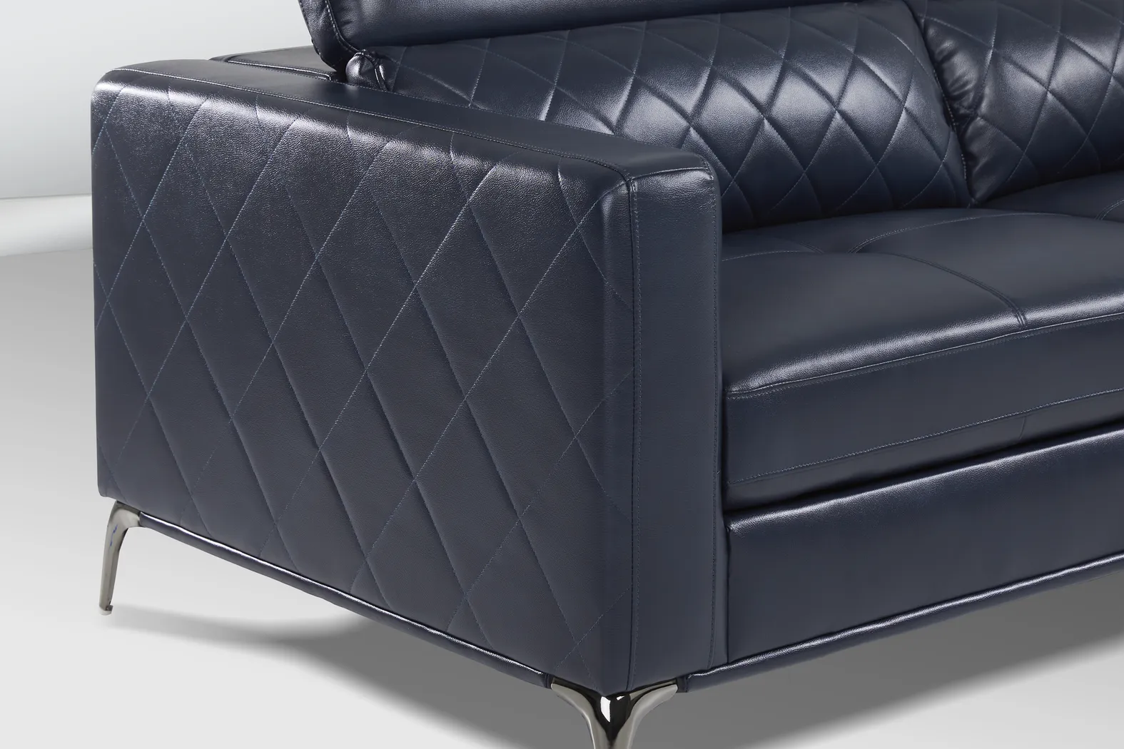 Via Sorrento Navy 7 Pc Sectional Living Room - Thumbnail - Image 10