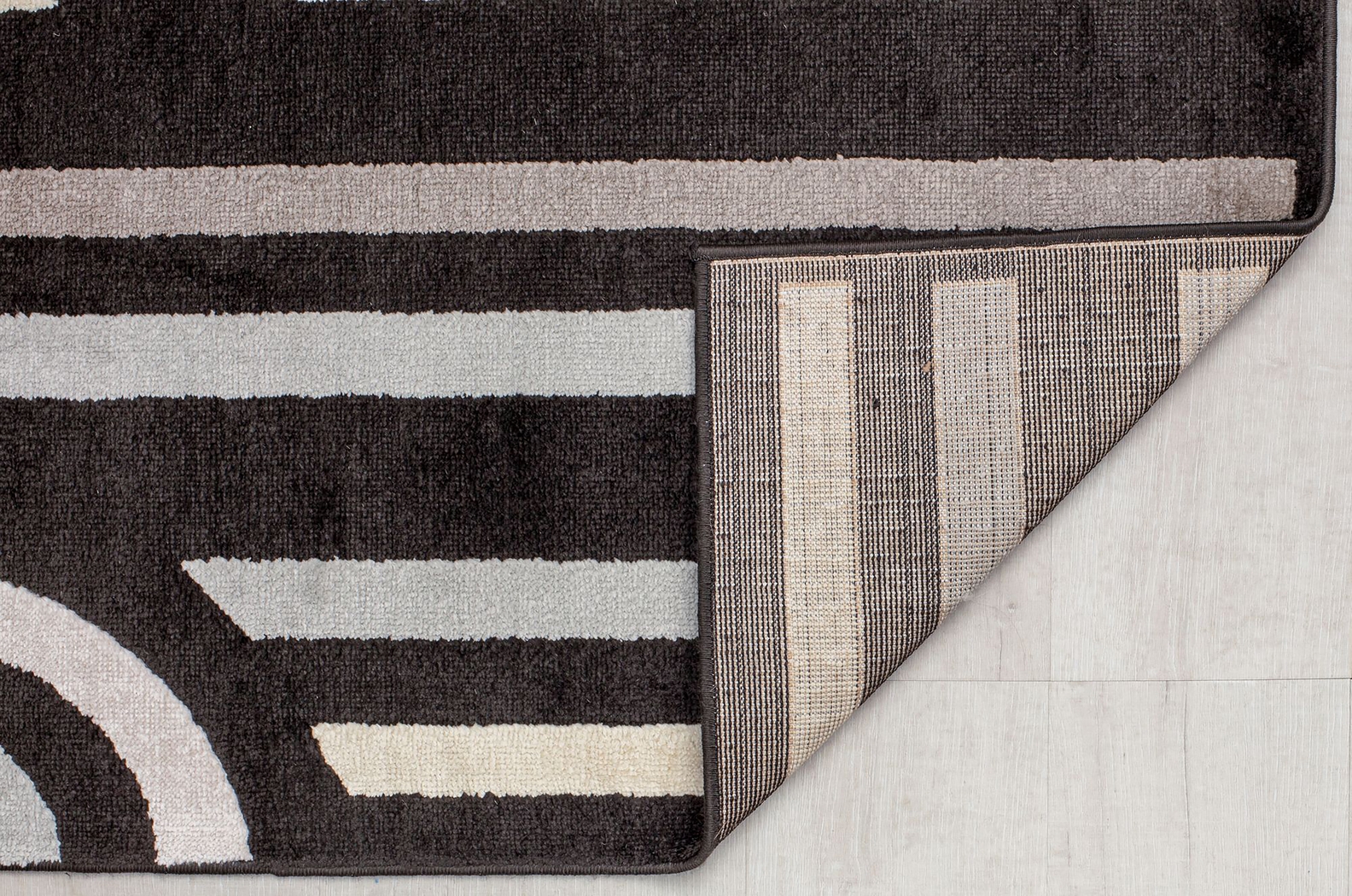 Solyna Brown 5' x 7' Rug - Thumbnail - Image 4