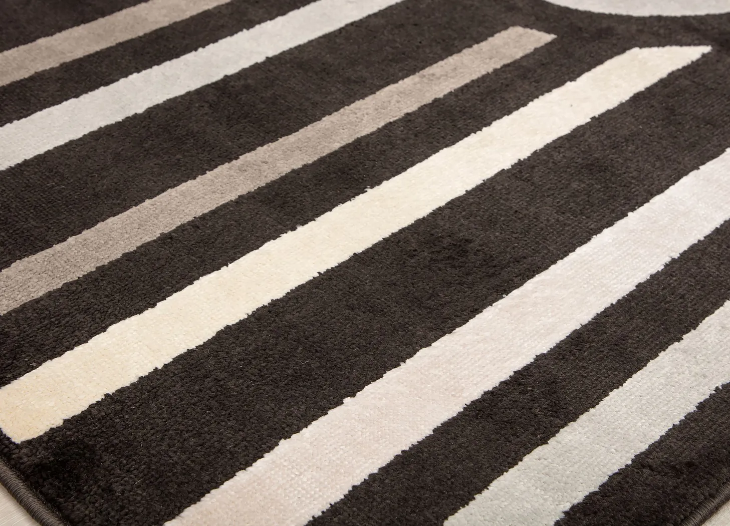 Solyna Brown 8' x 10' Rug - Thumbnail - Image 5