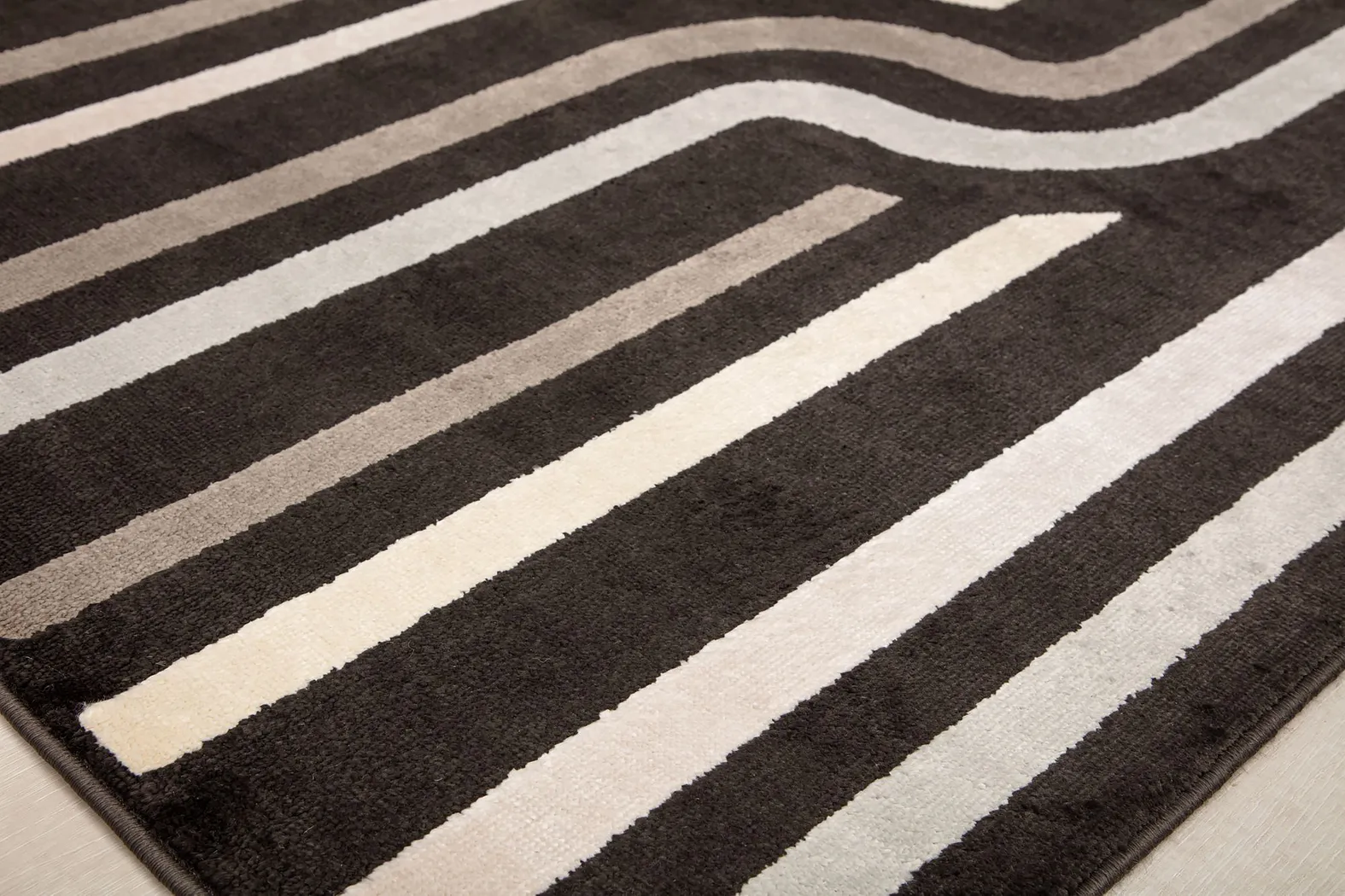 Solyna Brown 8' x 10' Rug - Thumbnail - Image 6