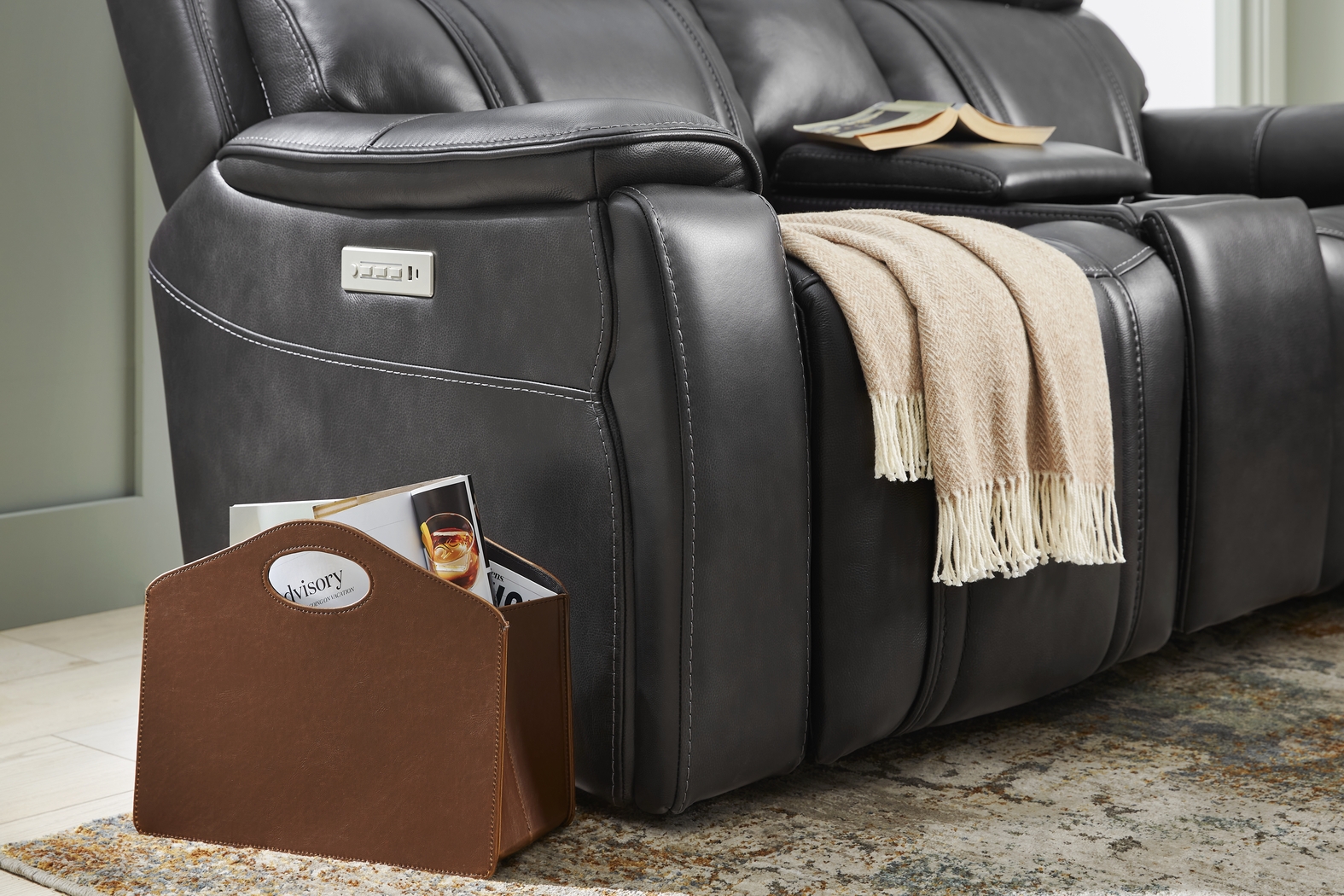 Sound Tech by Shaq Black Leather 5 Pc Triple Power Reclining Living Room with Audio - Thumbnail - Image 21