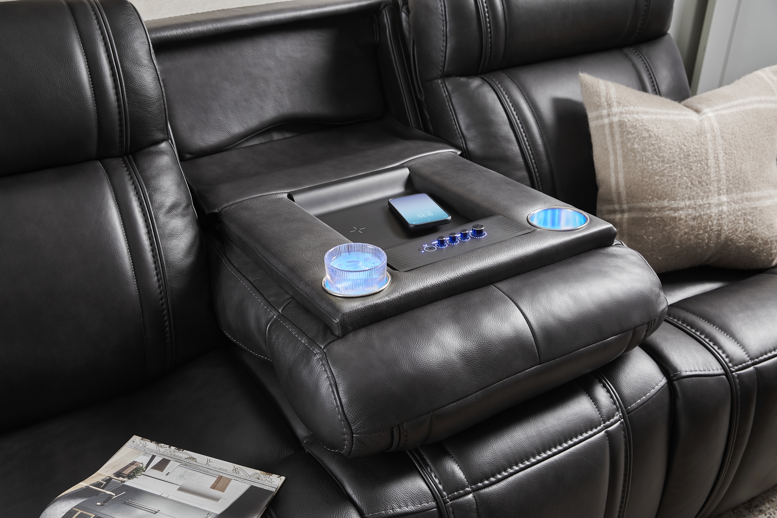 Sound Tech by Shaq Black Leather 5 Pc Triple Power Reclining Living Room with Audio - Thumbnail - Image 8