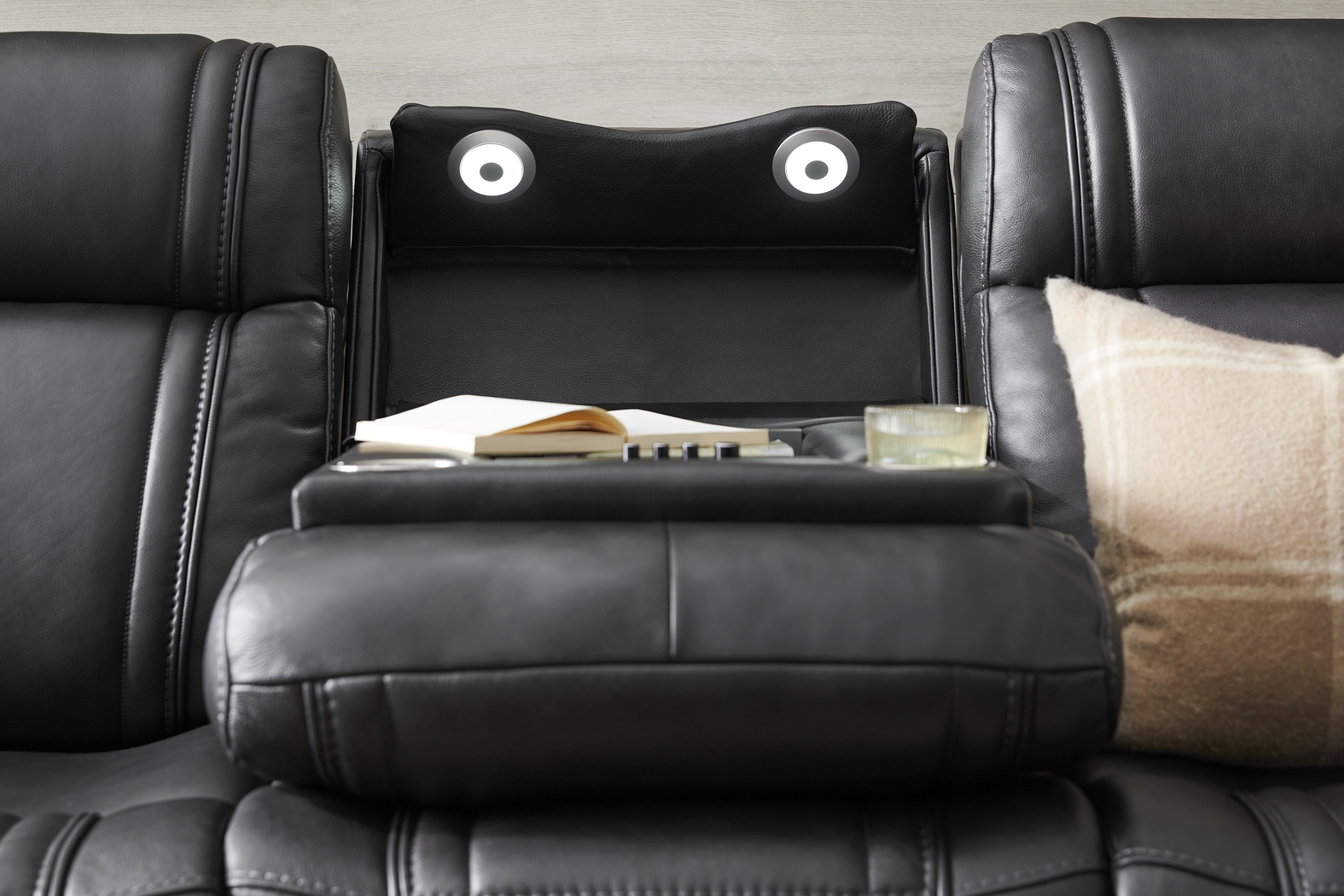 Sound Tech by Shaq Black Leather 5 Pc Triple Power Reclining Living Room with Audio - Thumbnail - Image 11