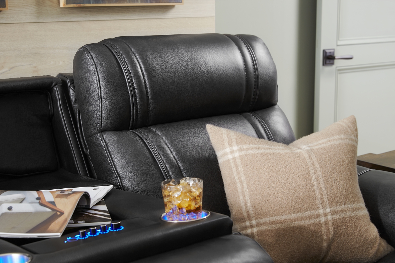 Sound Tech by Shaq Black Leather 5 Pc Triple Power Reclining Living Room with Audio - Thumbnail - Image 6