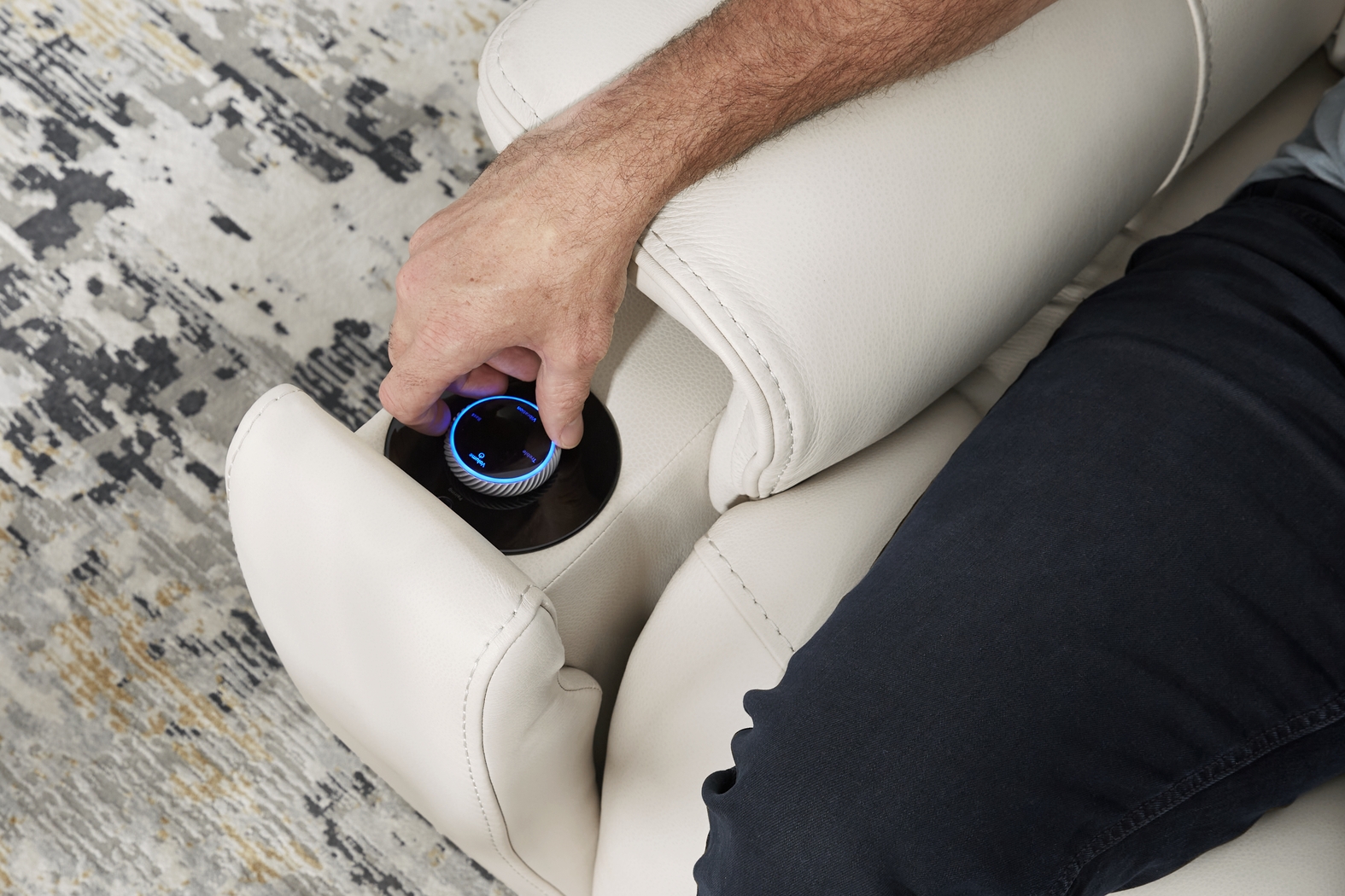 Sound Tech by Shaq Ice Leather 6 Pc Triple Power Reclining Living Room with Audio - Thumbnail - Image 32